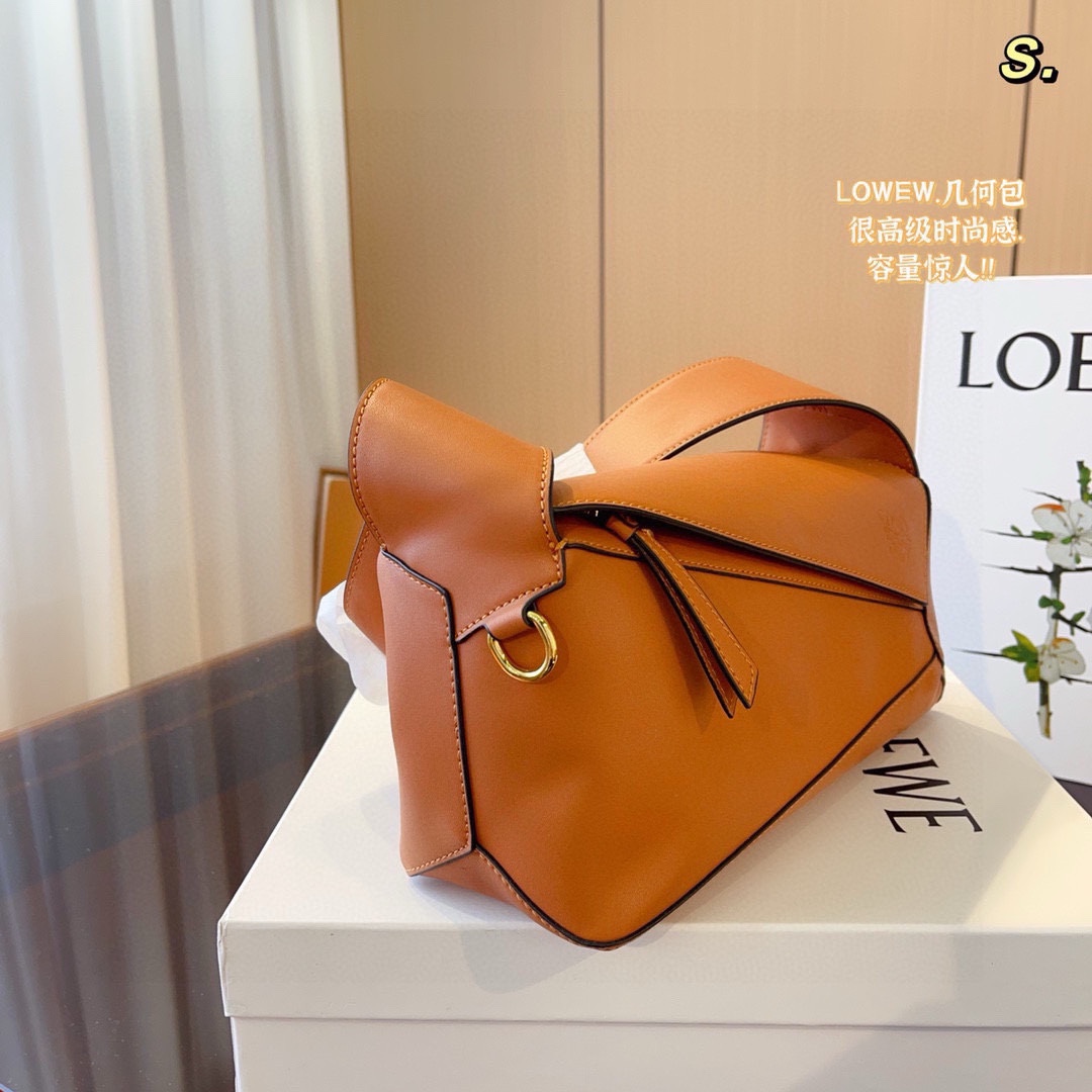 Loe puzzle hobo bag size : 29*10*14cm