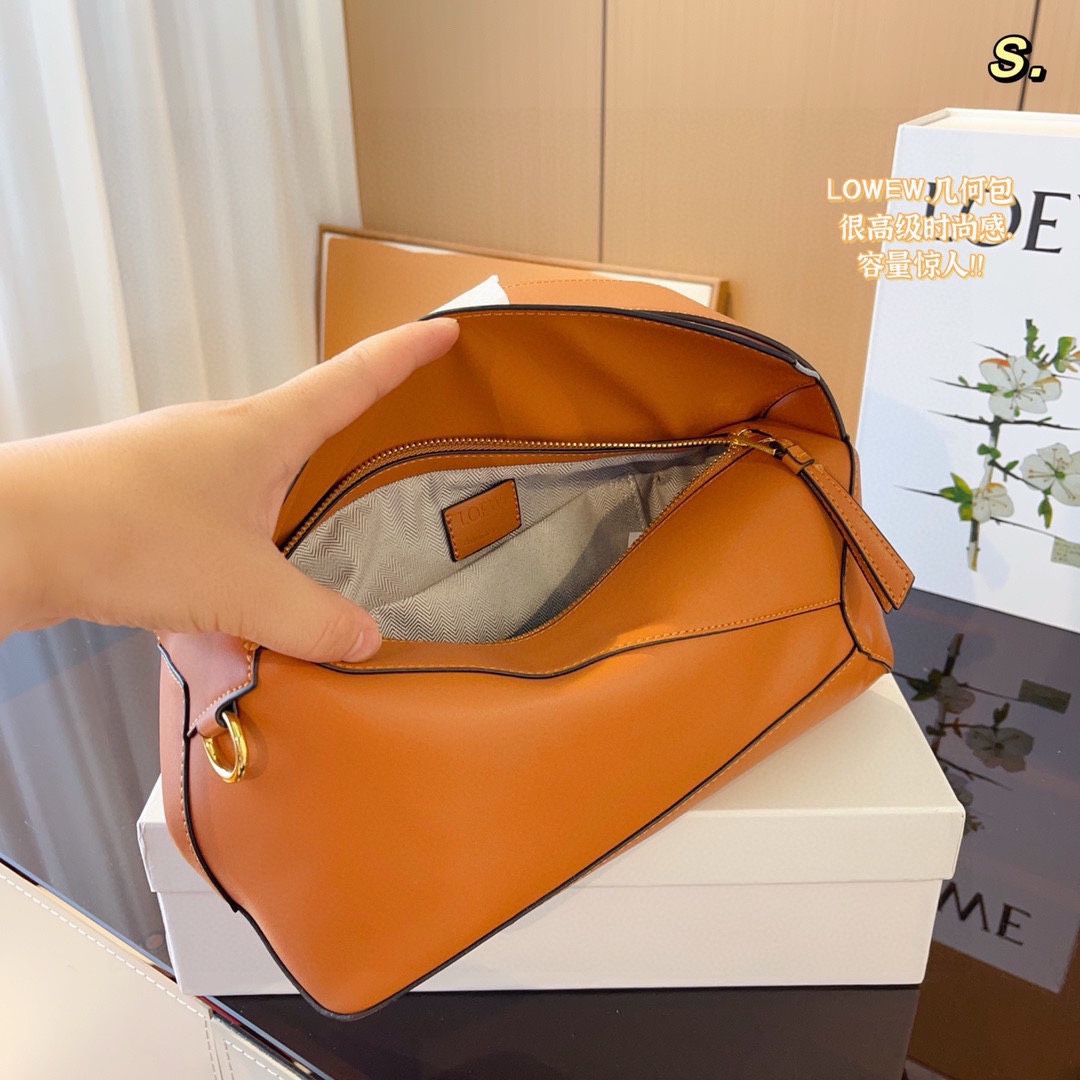 Loe puzzle hobo bag size : 29*10*14cm