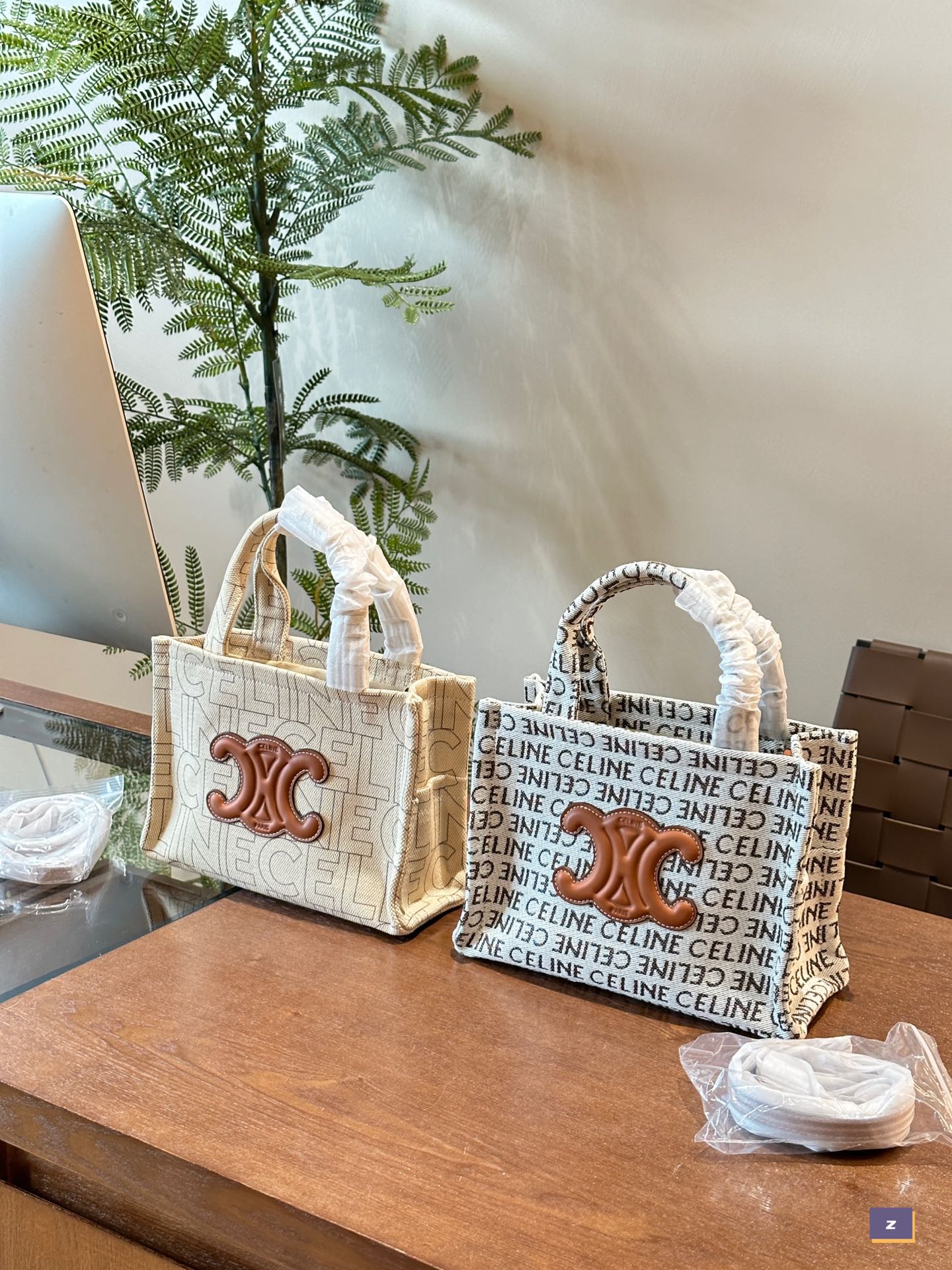 Ce Thais tote bag size : 26 cm