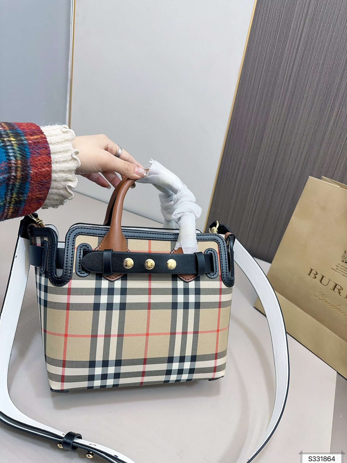 BB new arrival bag size : 23 * 20 cm