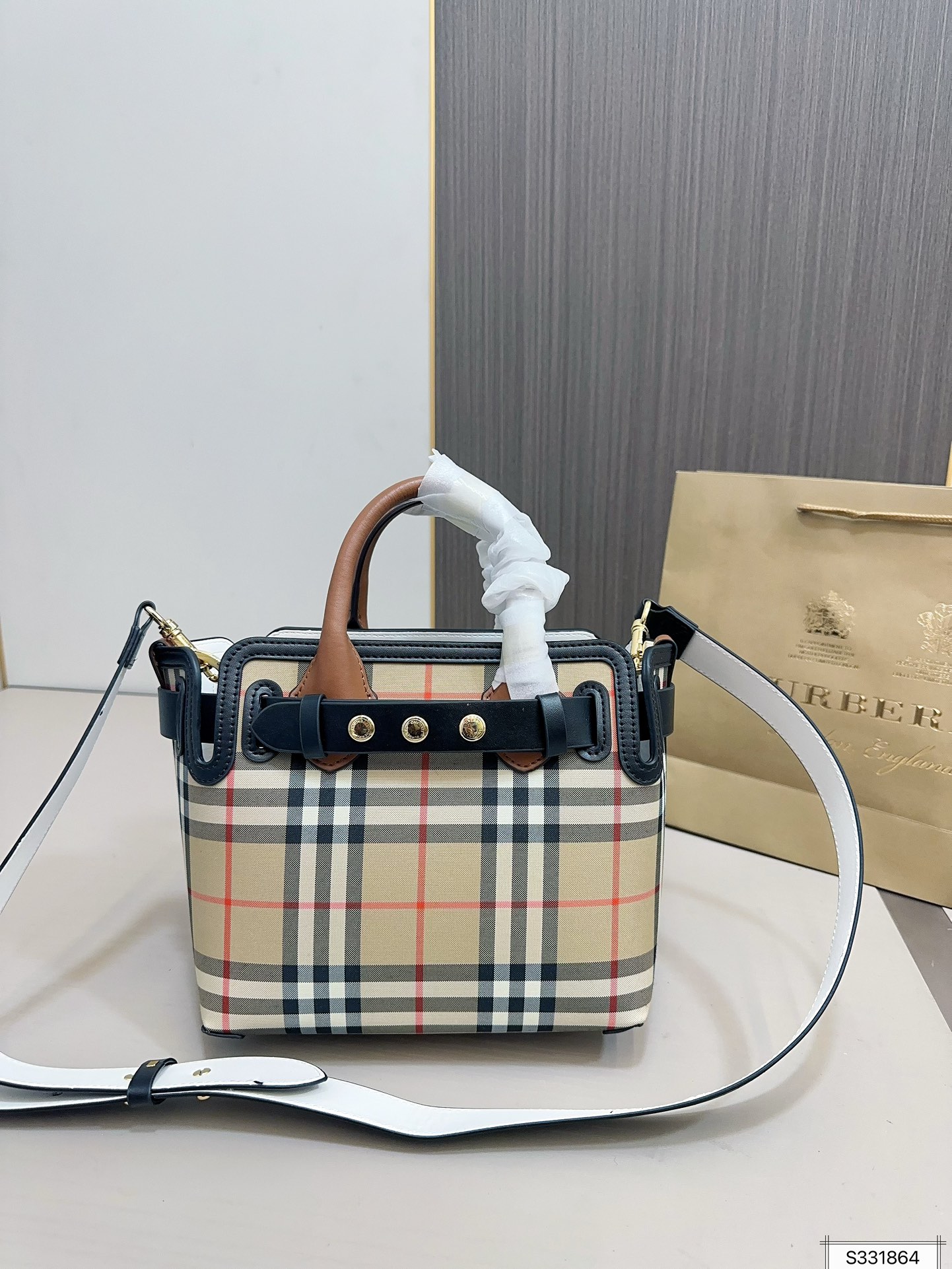 BB new arrival bag size : 23 * 20 cm