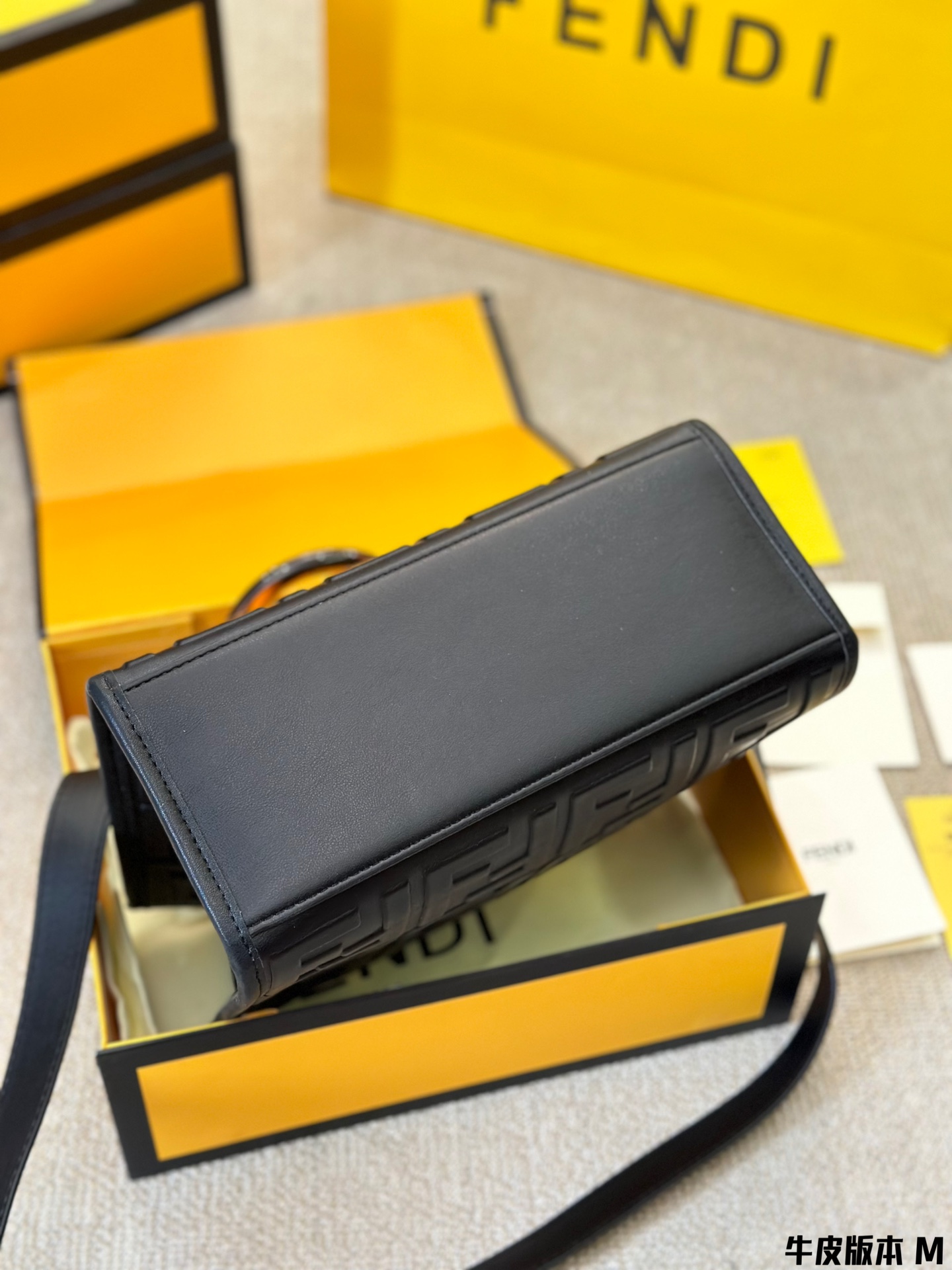 fen peekabo new arrival tote bag small size : 25*25 cm