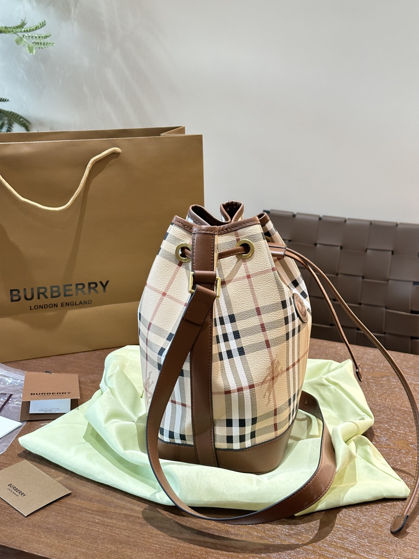 BB new arrival bucket bag size : 20x13x28.5 cm