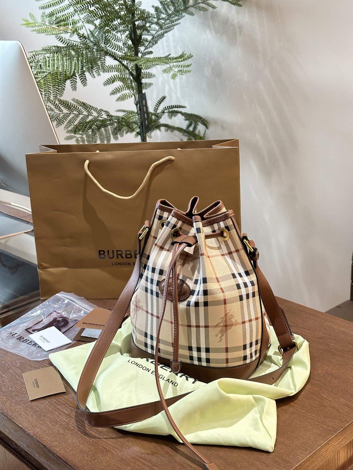 BB new arrival bucket bag size : 20x13x28.5 cm