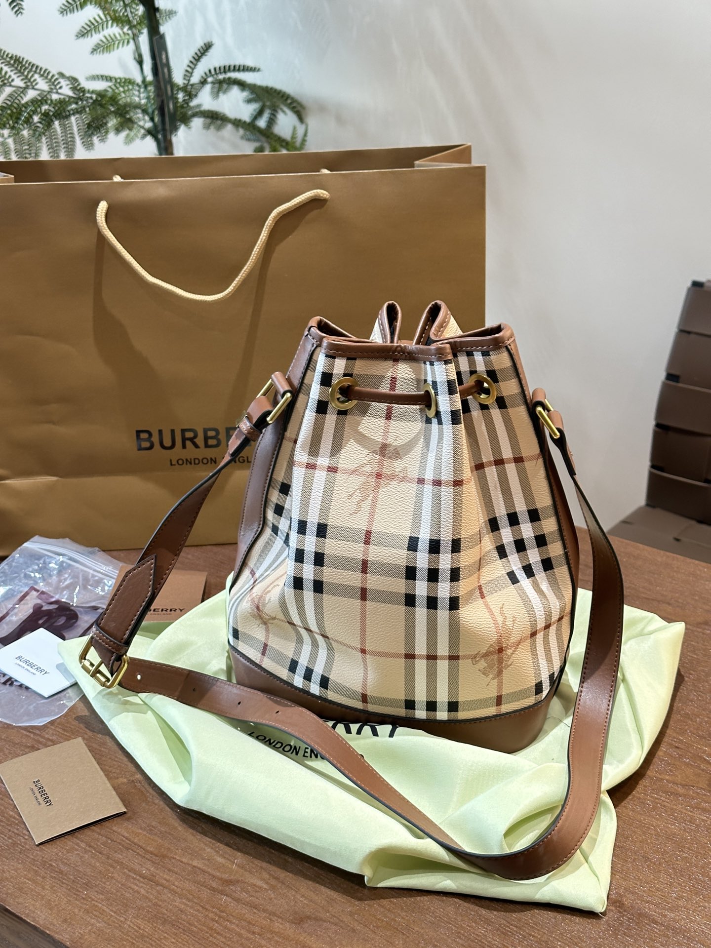 BB new arrival bucket bag size : 20x13x28.5 cm