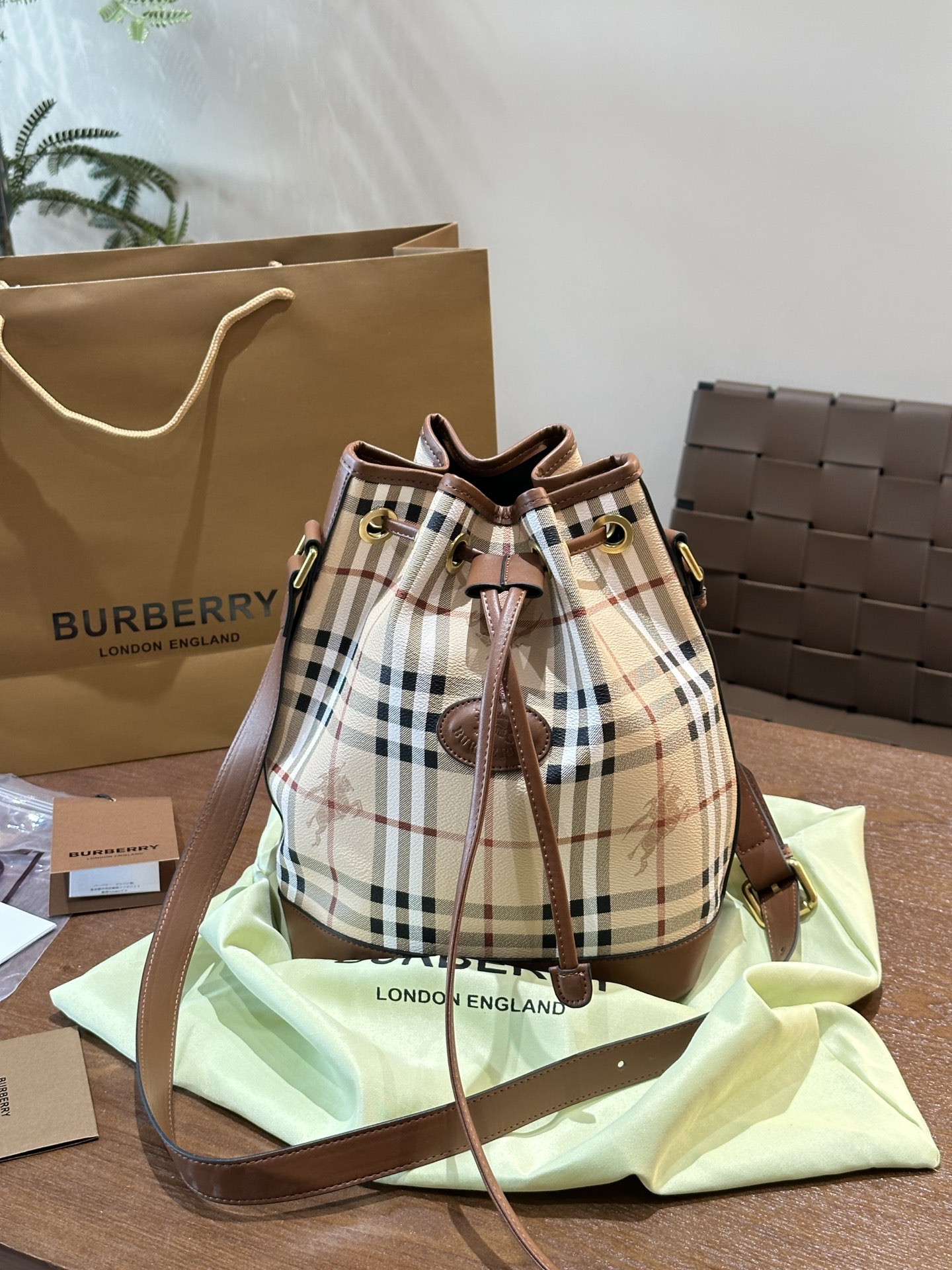 BB new arrival bucket bag size : 20x13x28.5 cm