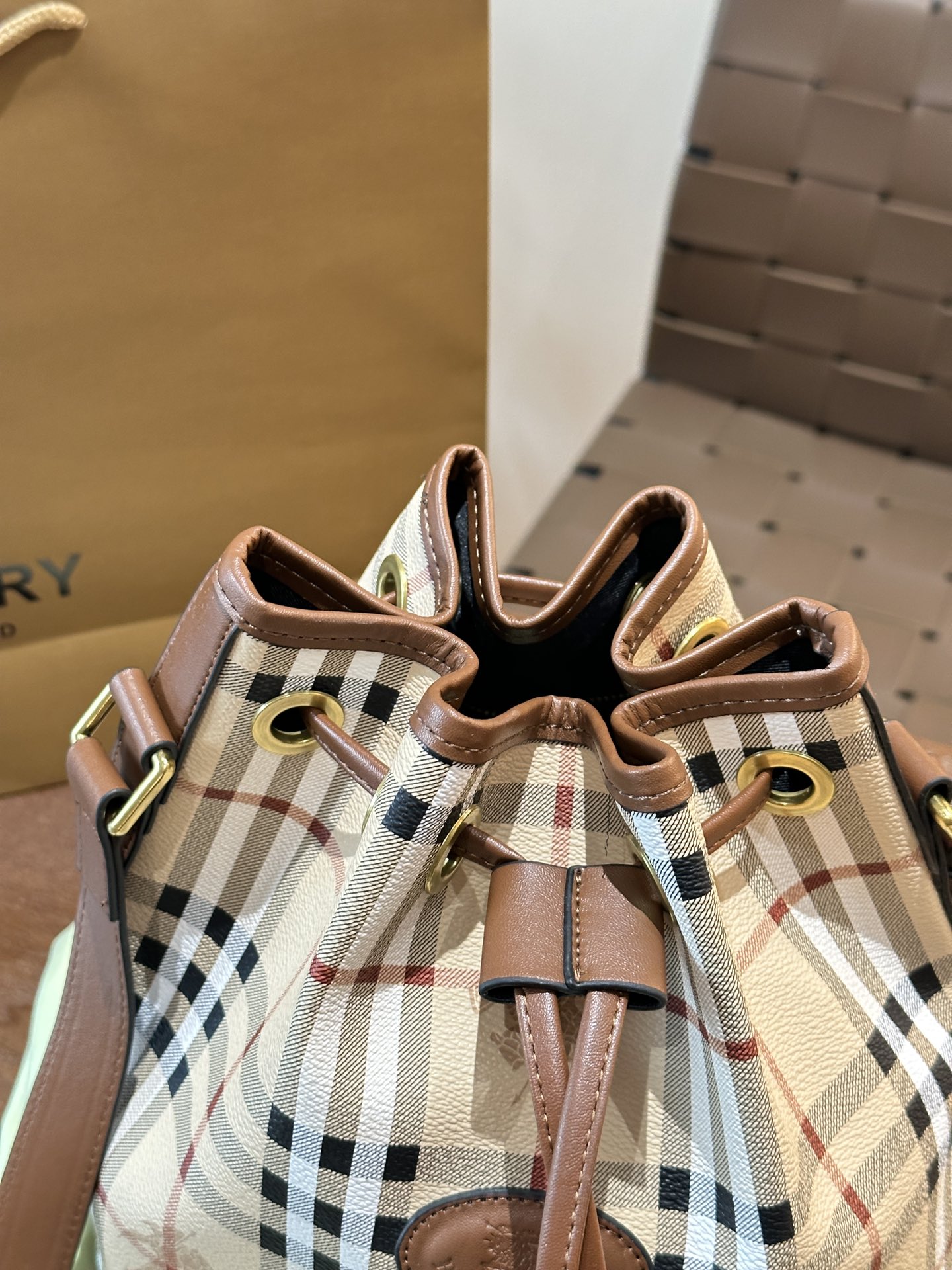 BB new arrival bucket bag size : 20x13x28.5 cm