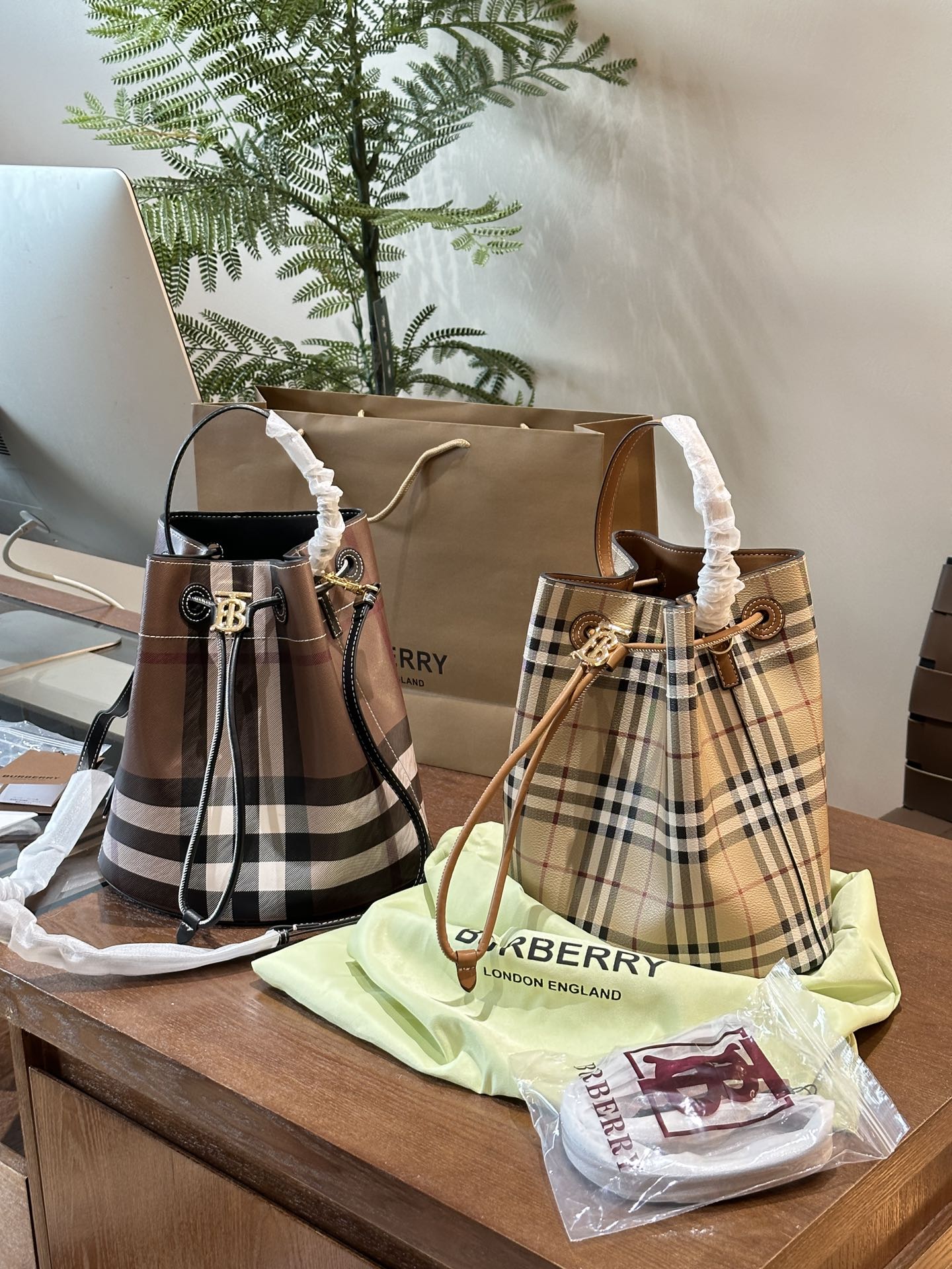 BB new arrival bucket bag size : 25��30 cm