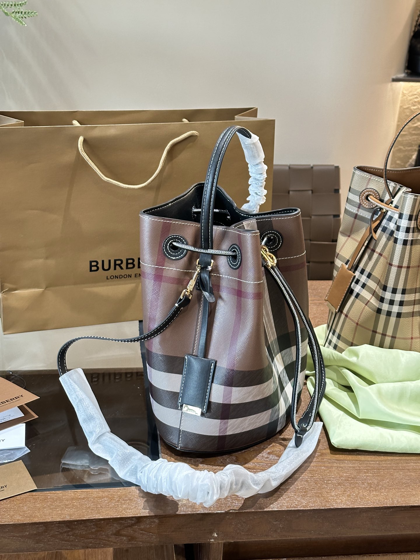 BB new arrival bucket bag size : 25��30 cm