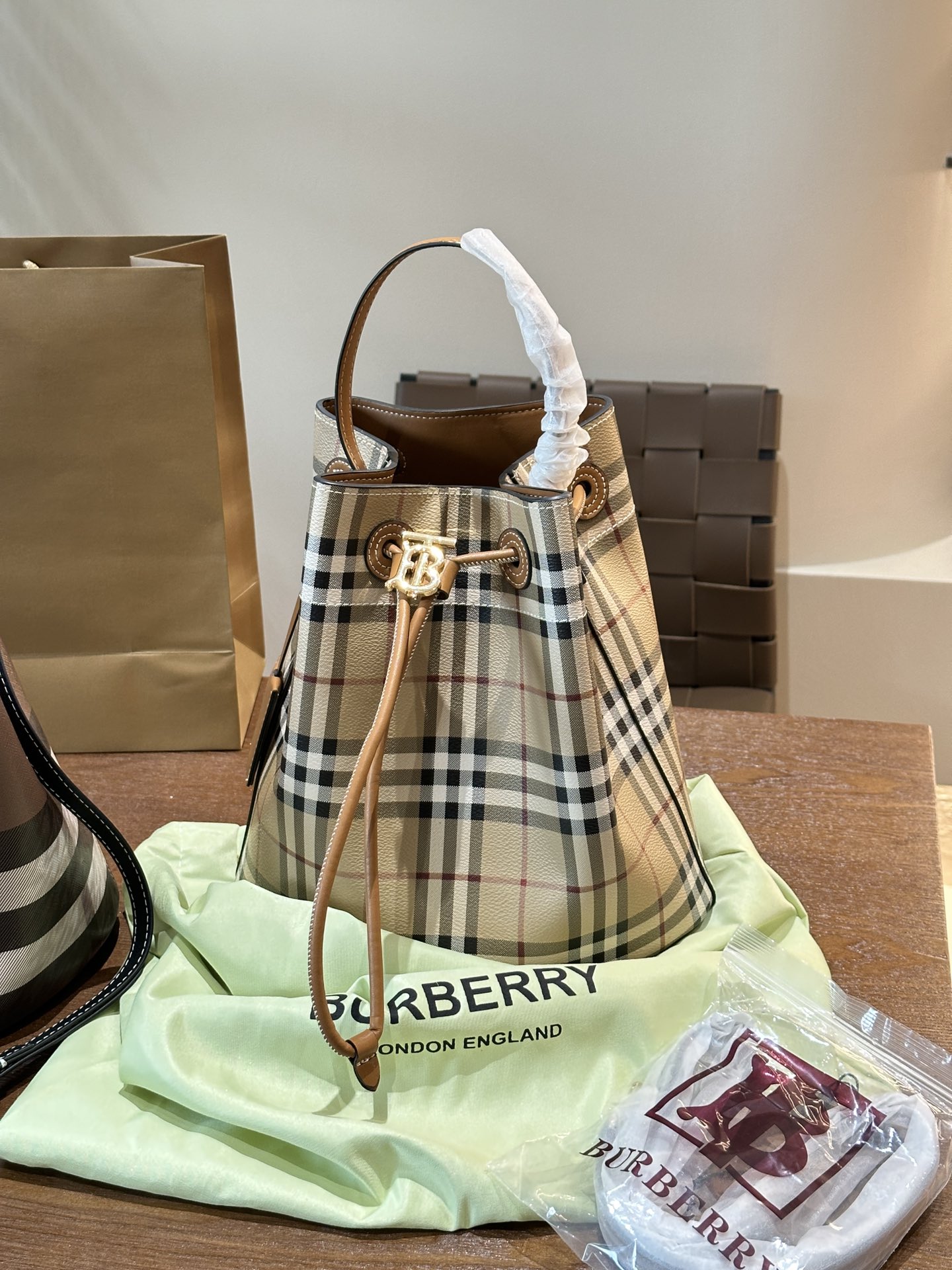 BB new arrival bucket bag size : 25��30 cm