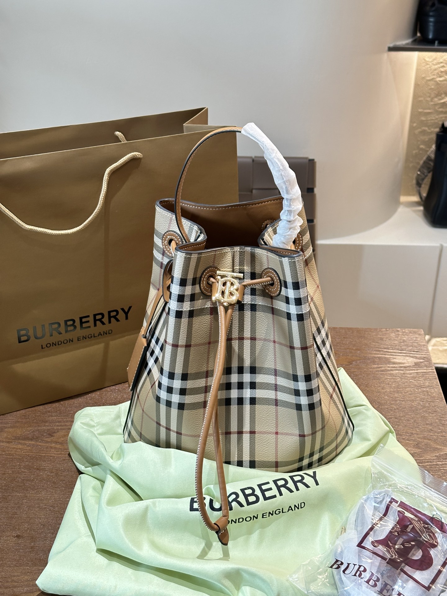 BB new arrival bucket bag size : 25��30 cm