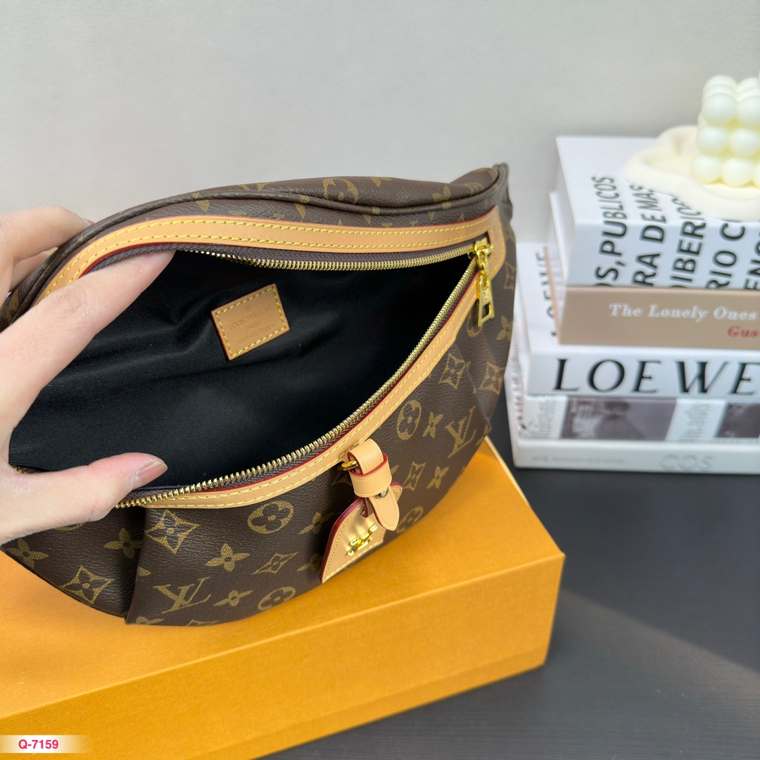 Louis BUMbag men and women new arrival bag size: 33* 16cm