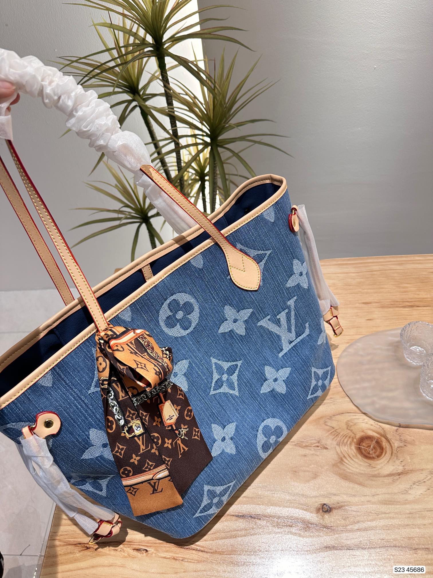 Louis new arrival denim neverfull tote bag size; 33 * 29 cm