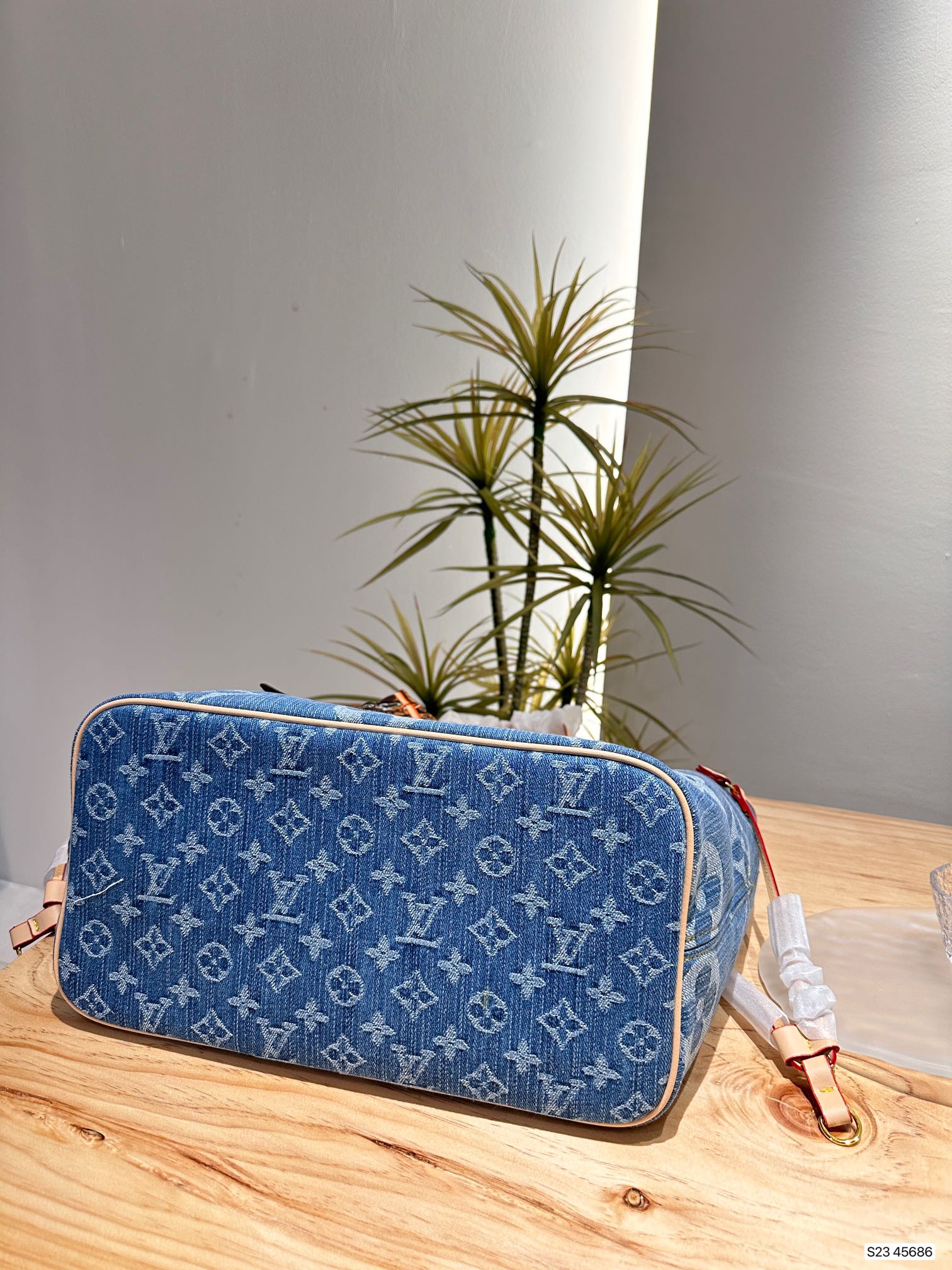 Louis new arrival denim neverfull tote bag size; 33 * 29 cm