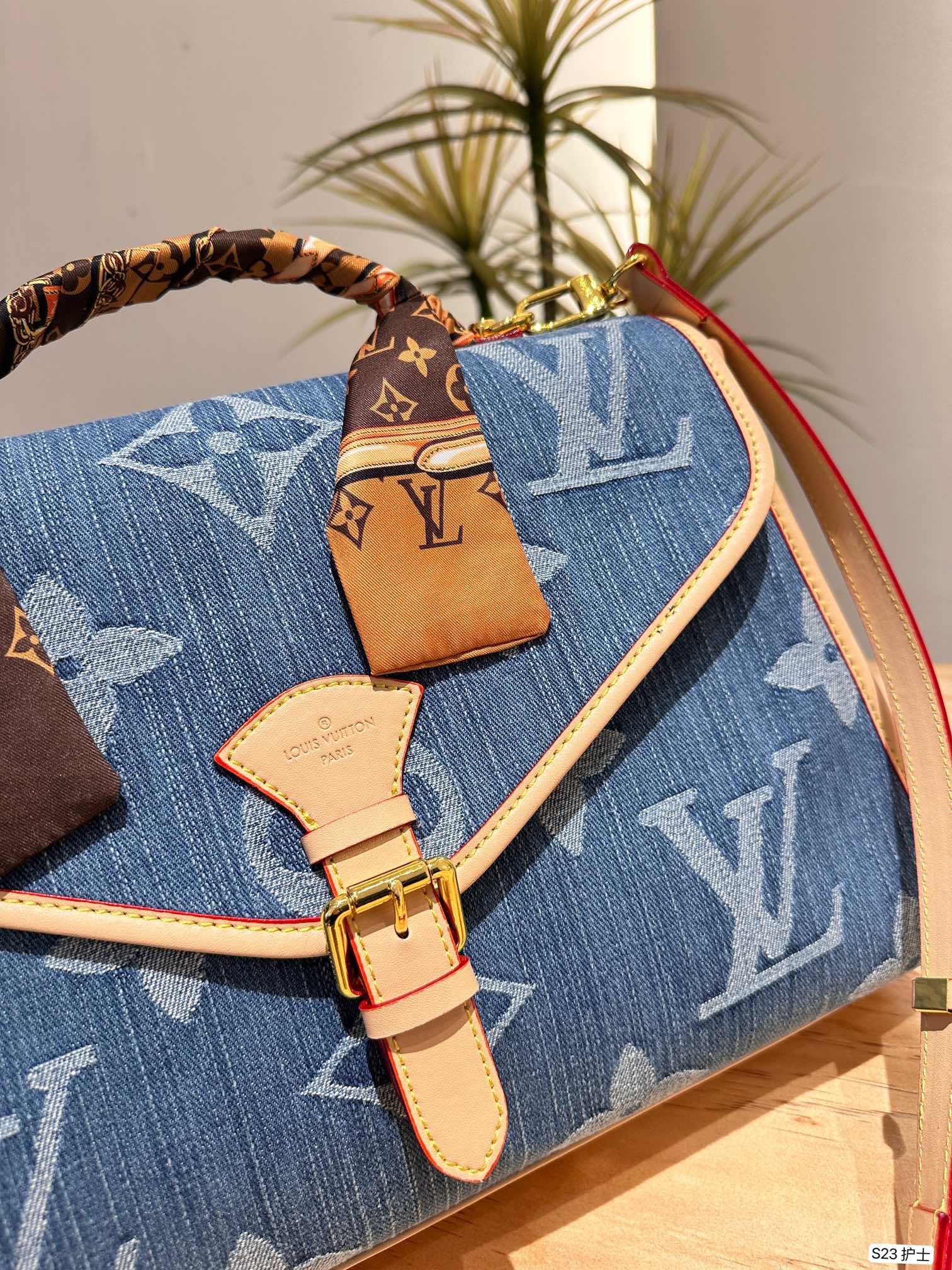 Louis new arrival denim bag size: 38 * 23 cm