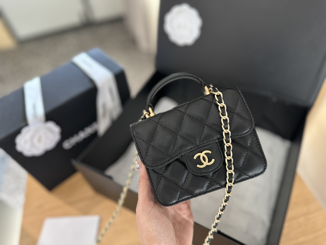 CC new arrival 24s mini bag size: 13*11 cm