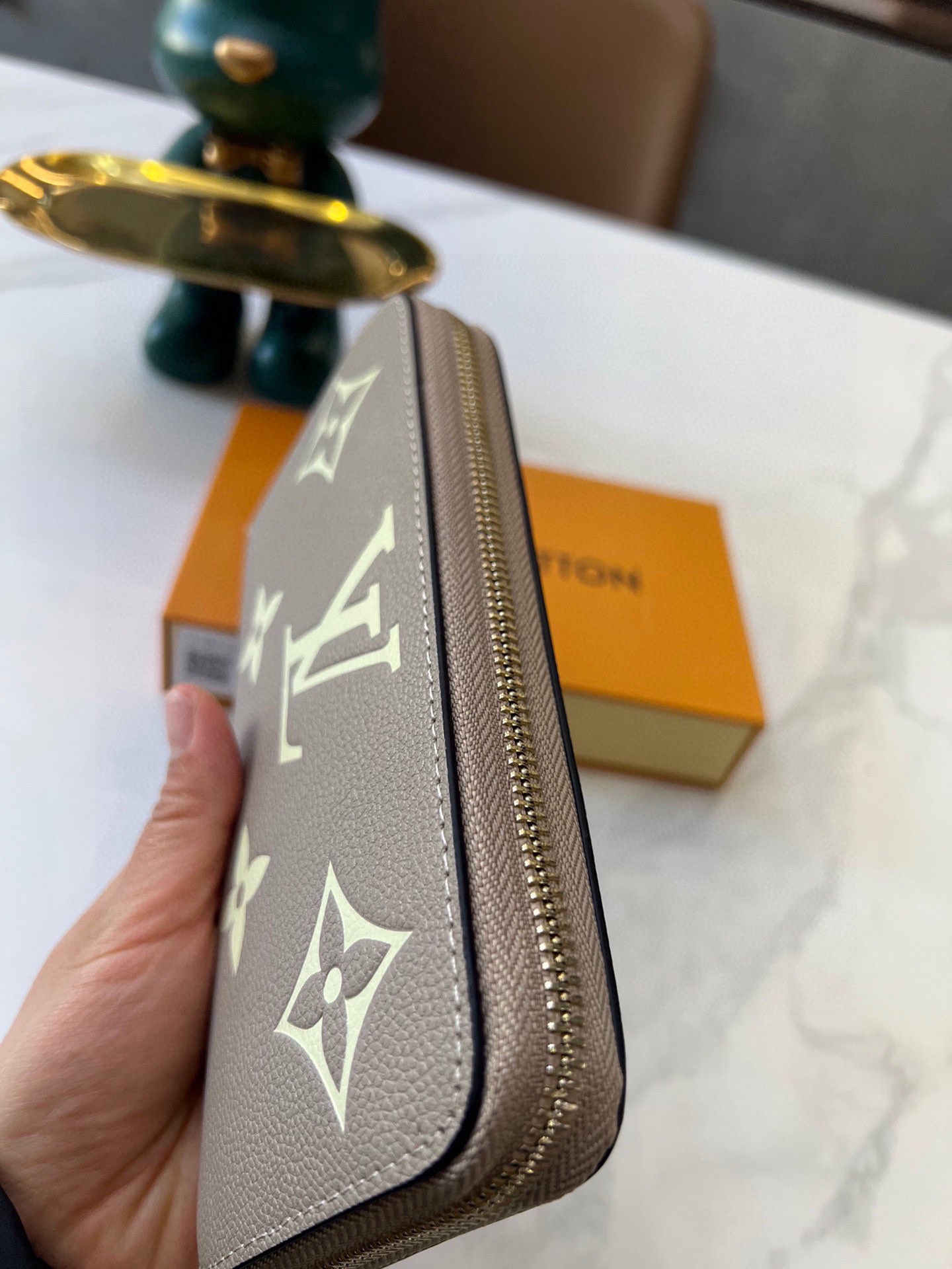 Louis new arrival zippy wallet size: 19.5 x 10.5 x 2.5 cm