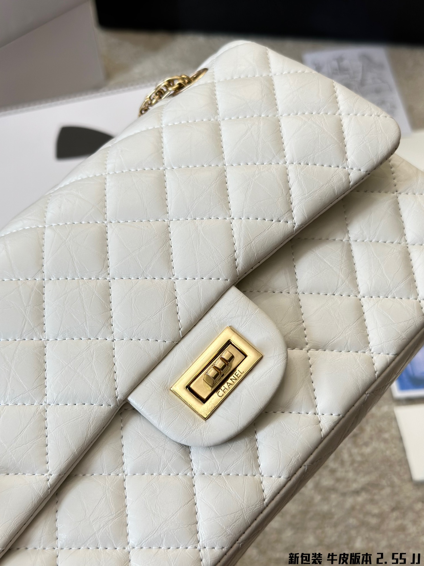 CC 2.55cfboy white bag size: 26 * 15cm