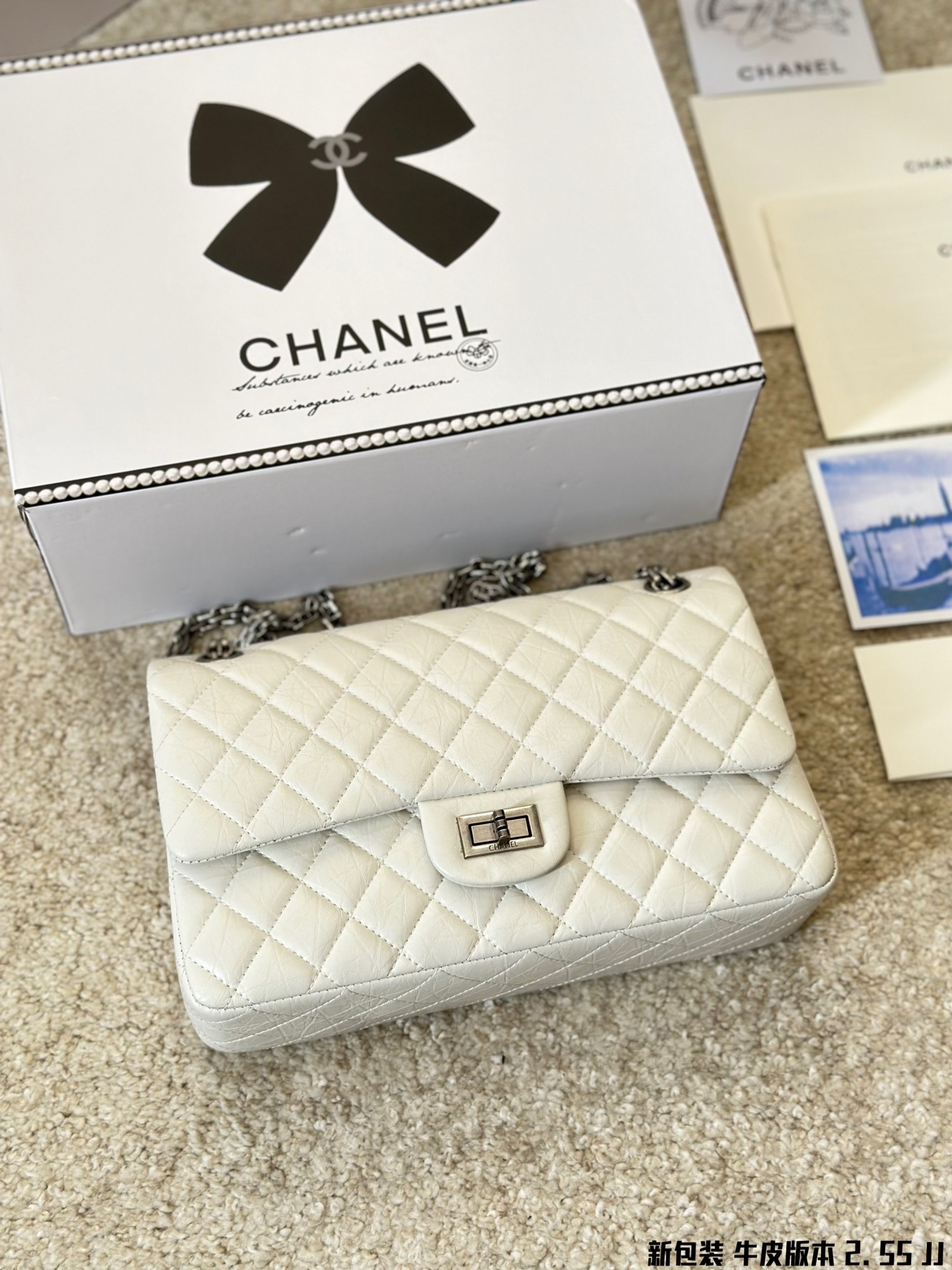 CC 2.55cfboy white bag size: 26 * 15cm