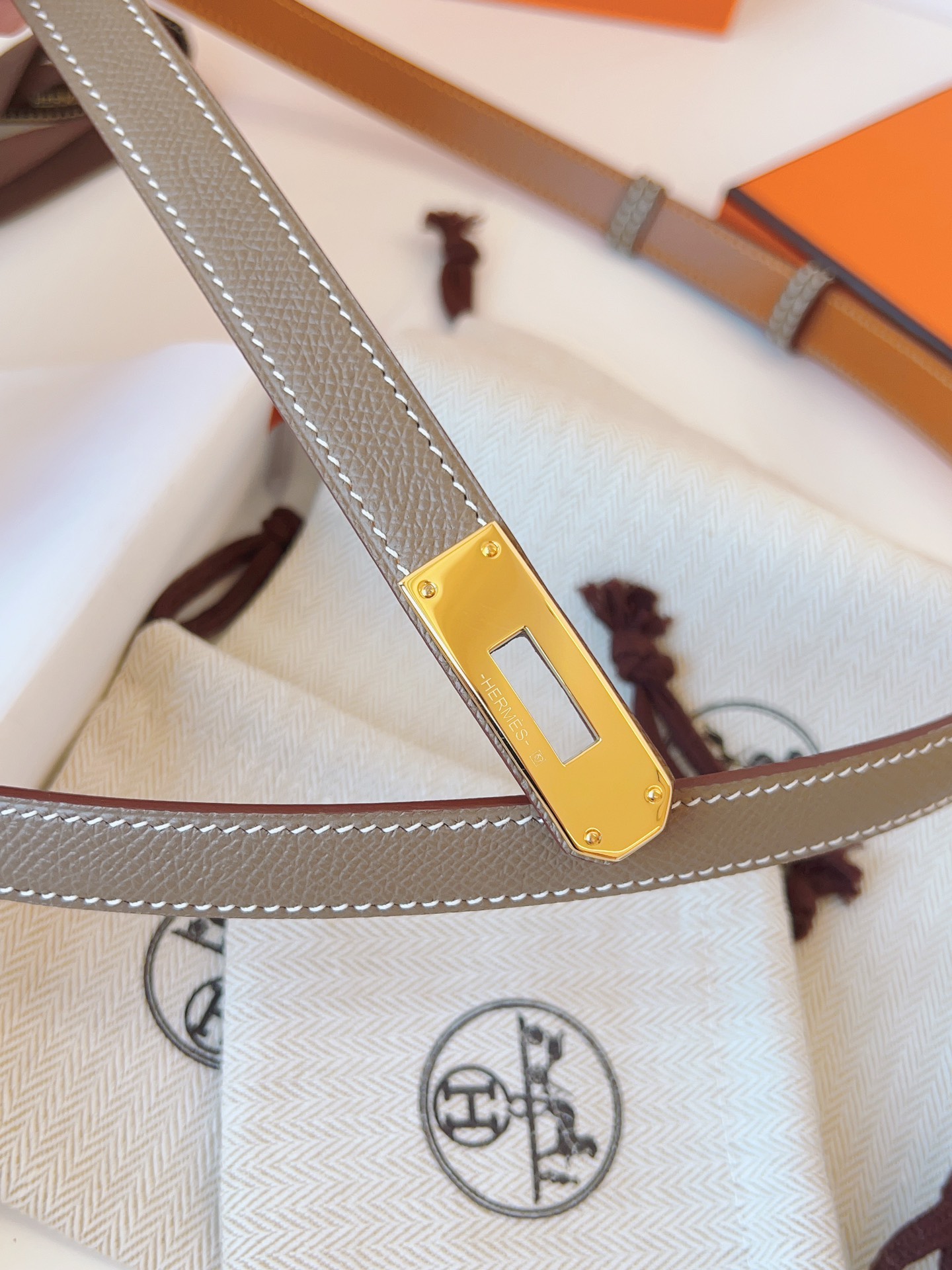 Adjustable size from 60 cm to 100 cm