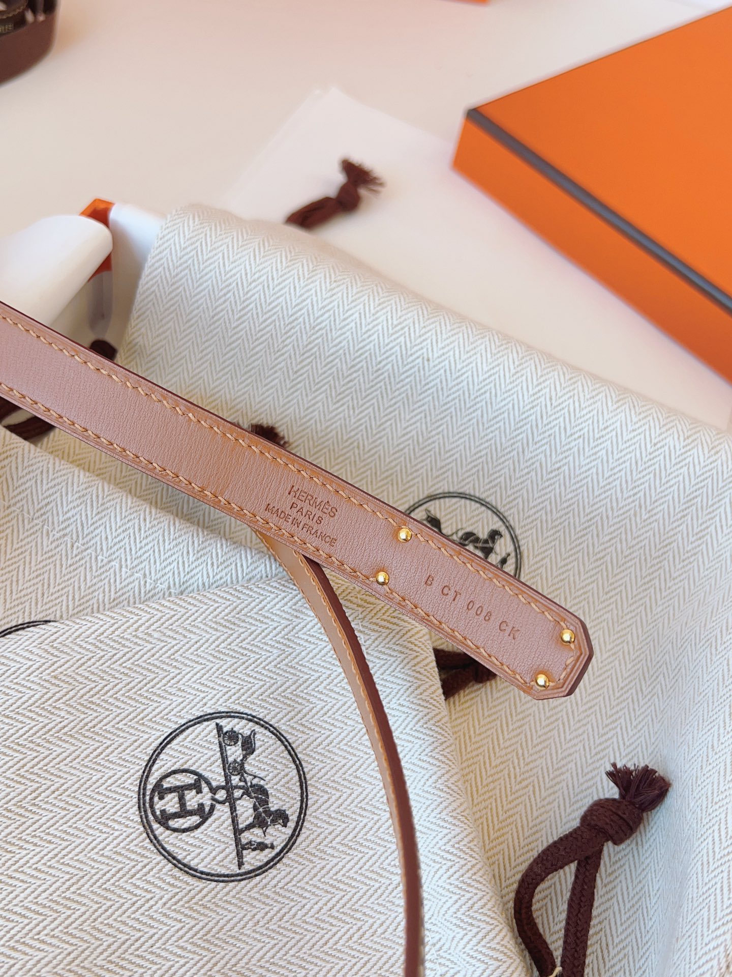 Adjustable size from 60 cm to 100 cm