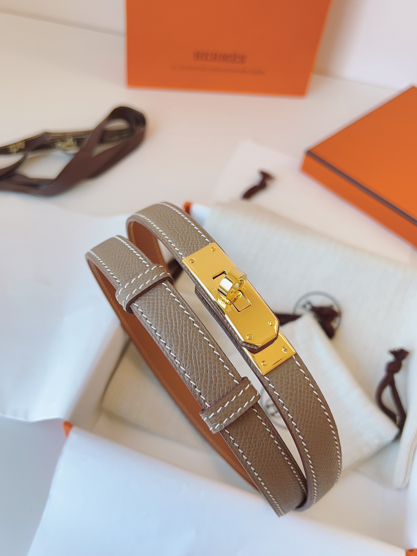 Adjustable size from 60 cm to 100 cm