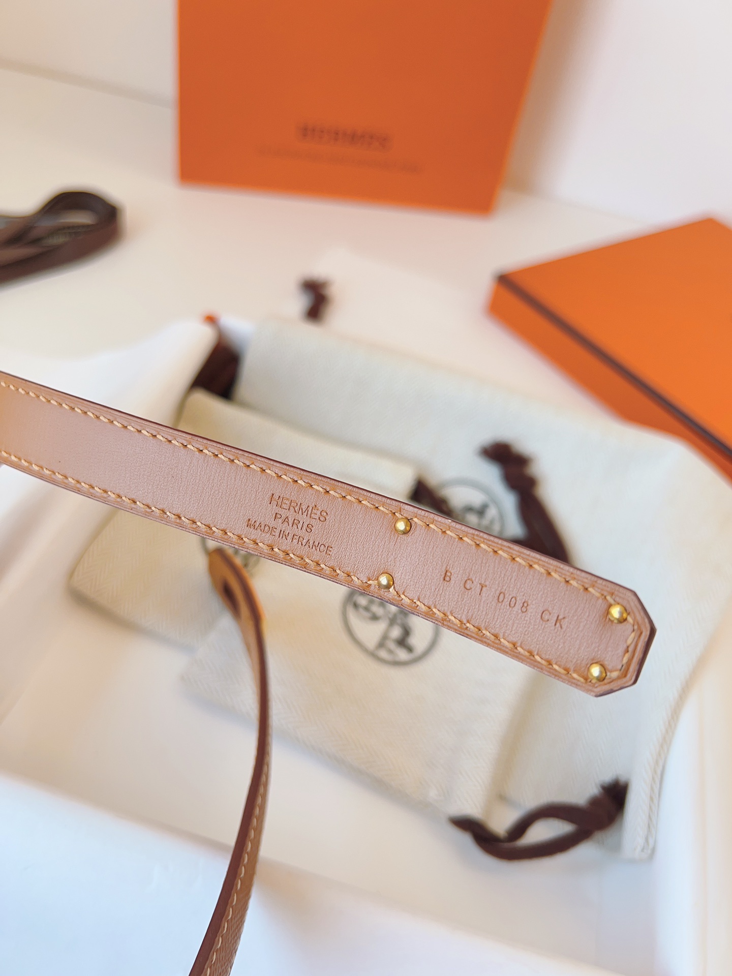 Adjustable size from 60 cm to 100 cm