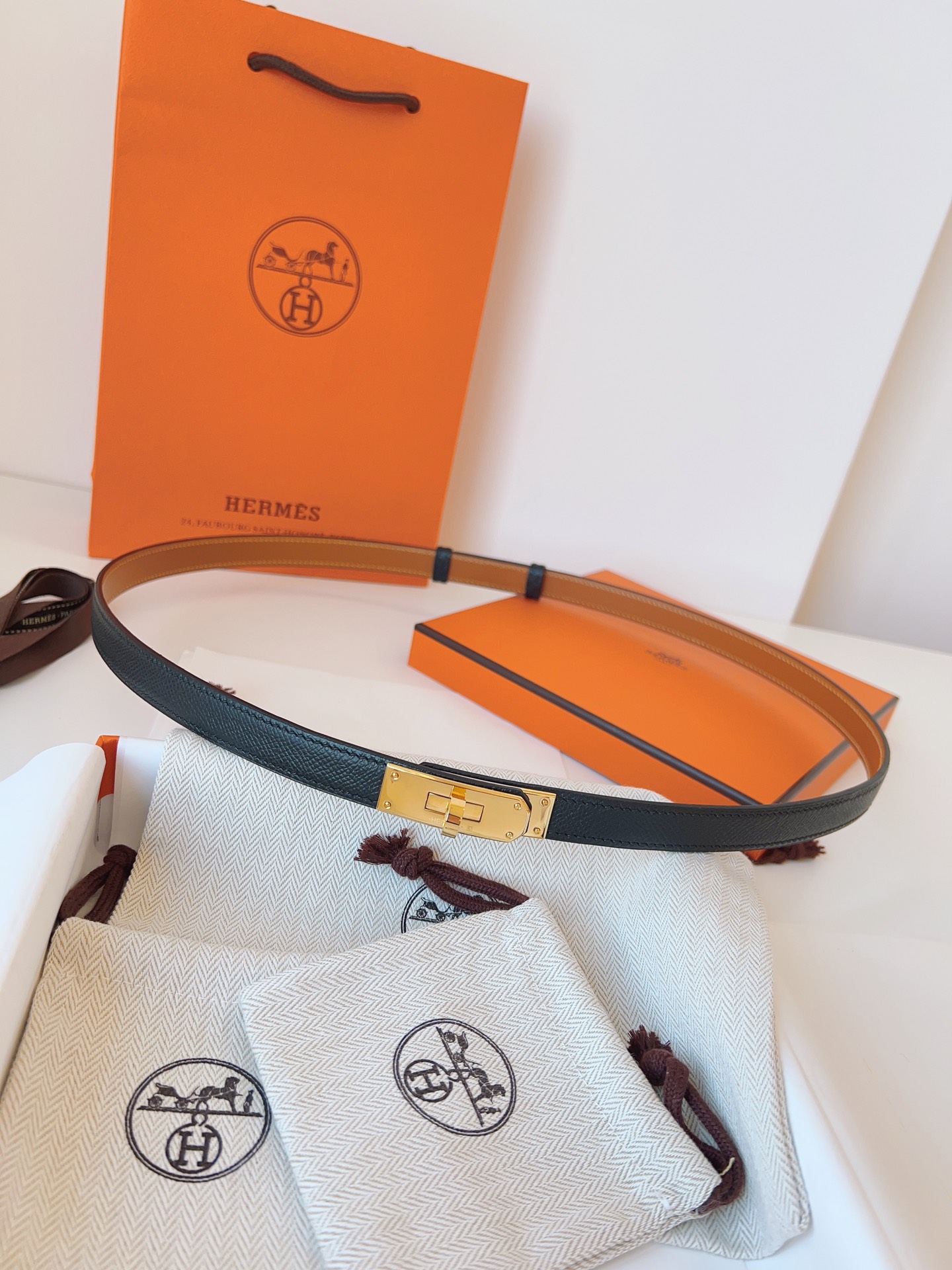 Adjustable size from 60 cm to 100 cm