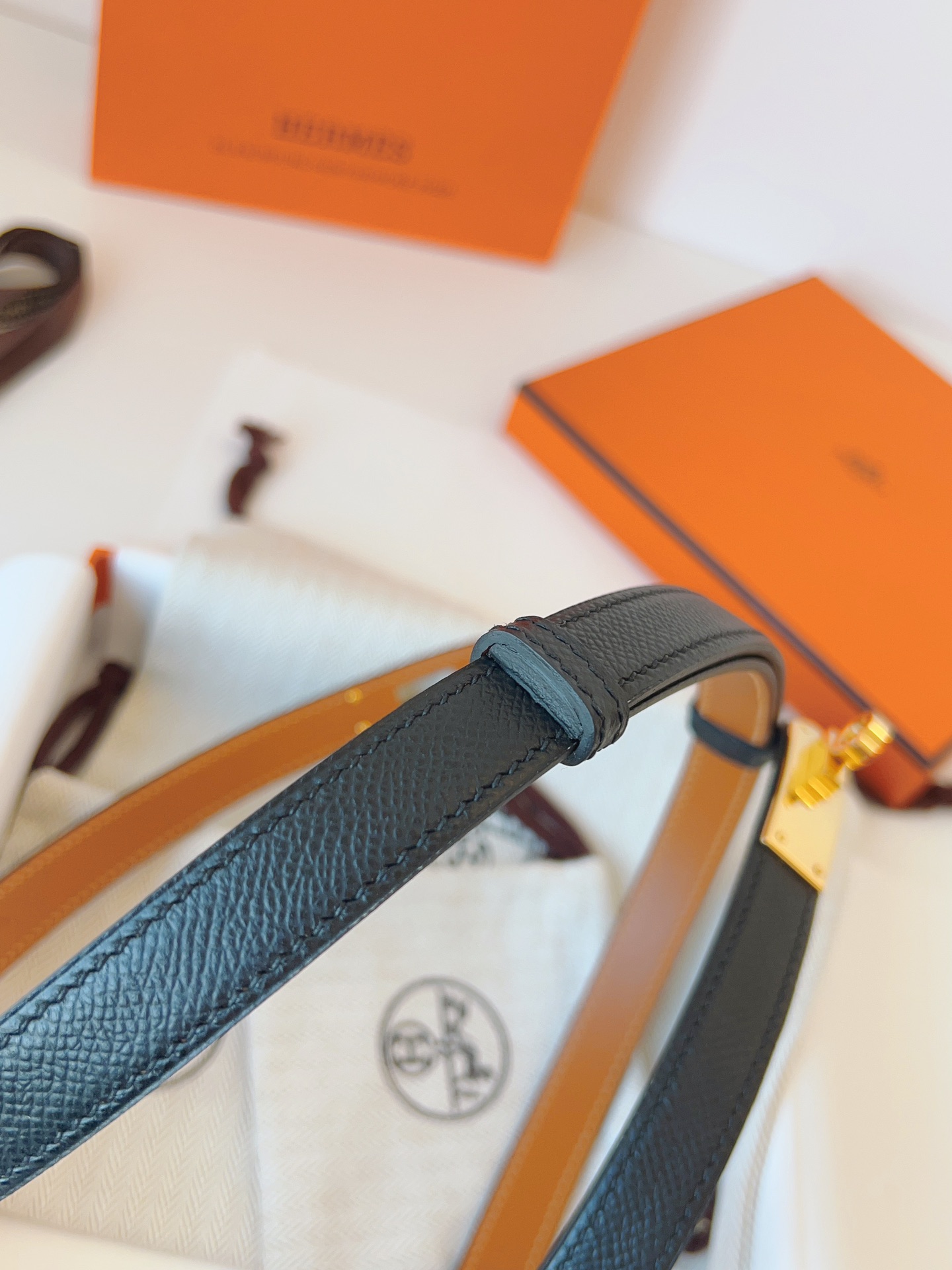 Adjustable size from 60 cm to 100 cm