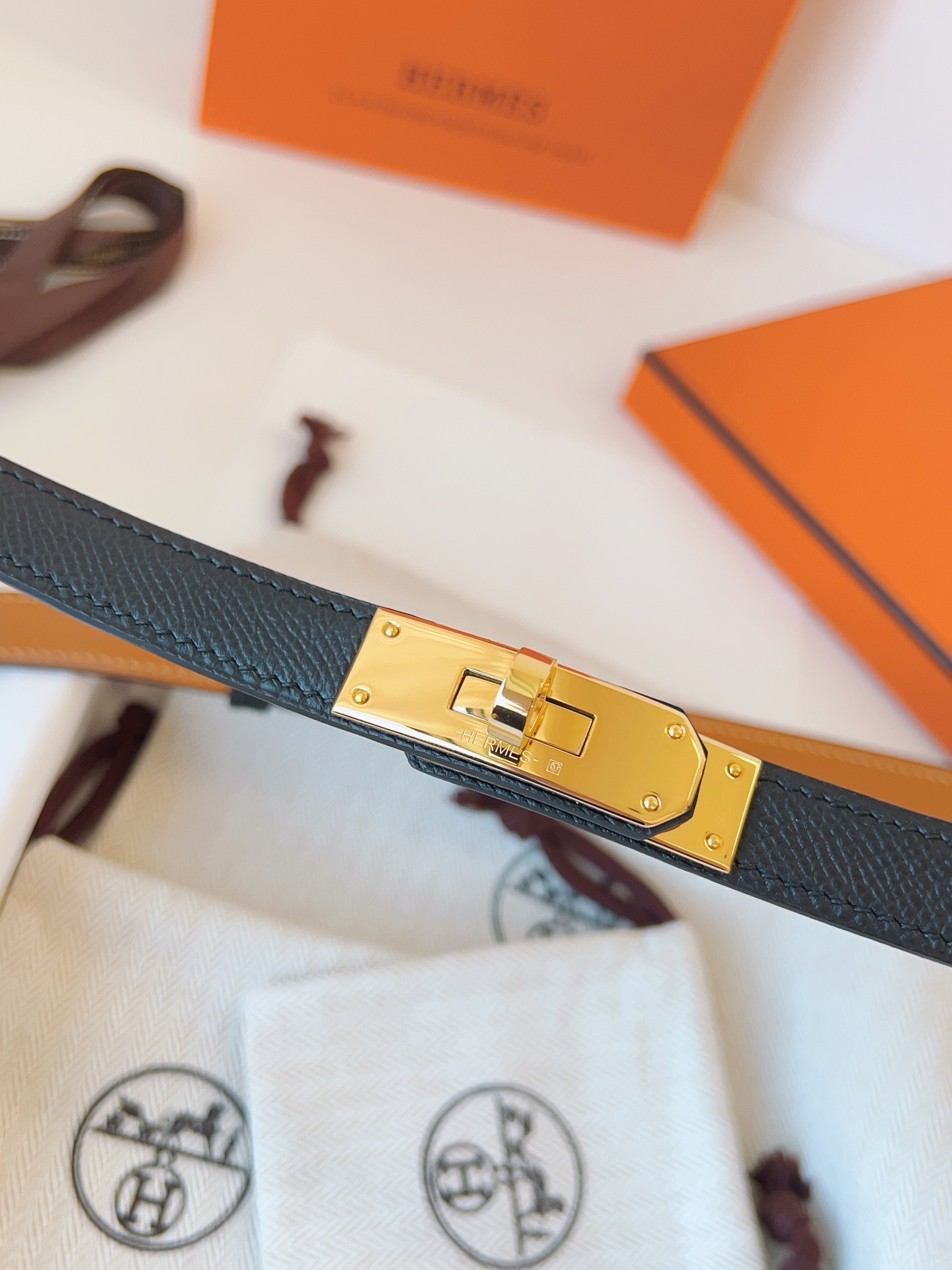 Adjustable size from 60 cm to 100 cm