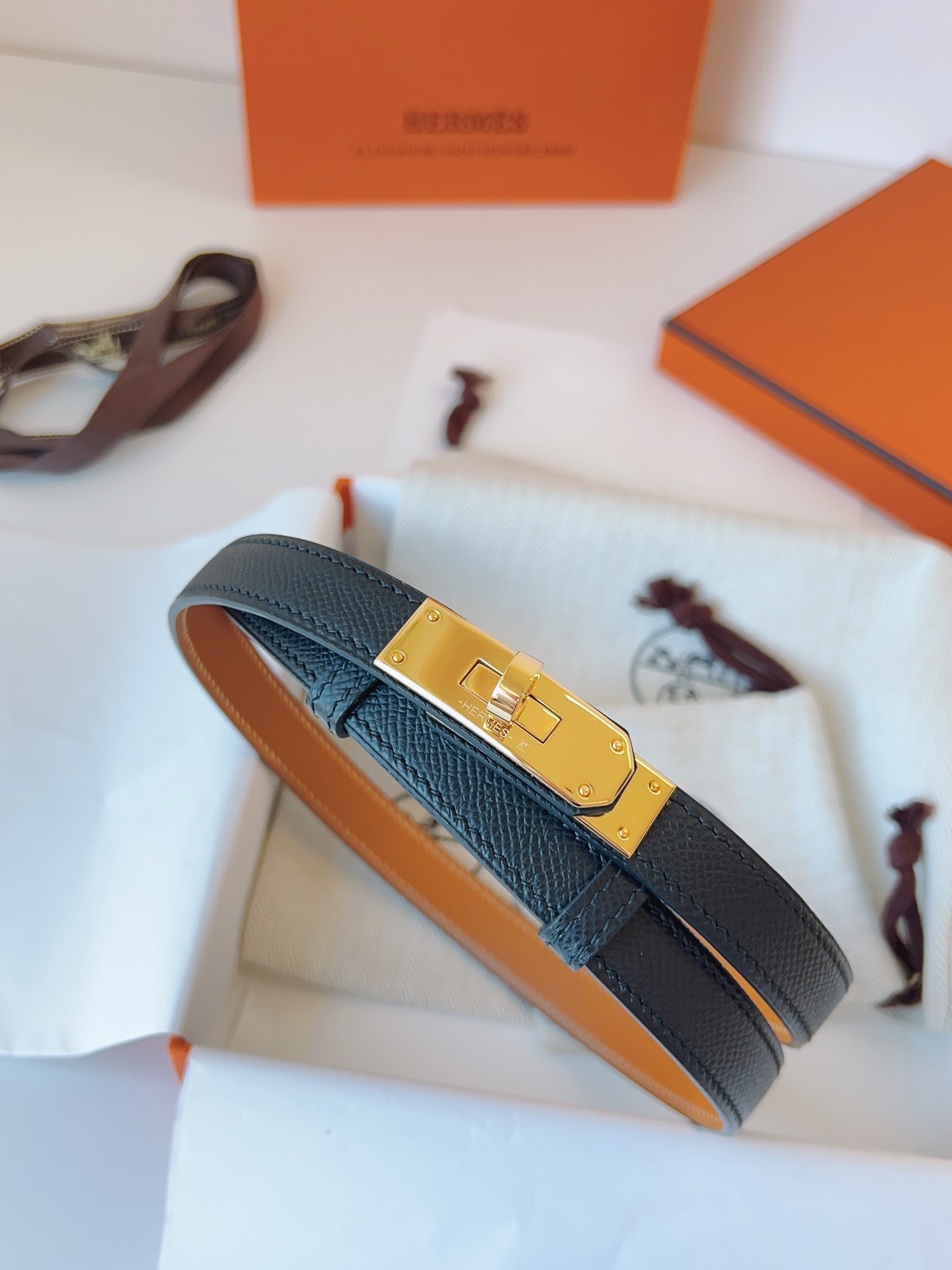 Adjustable size from 60 cm to 100 cm