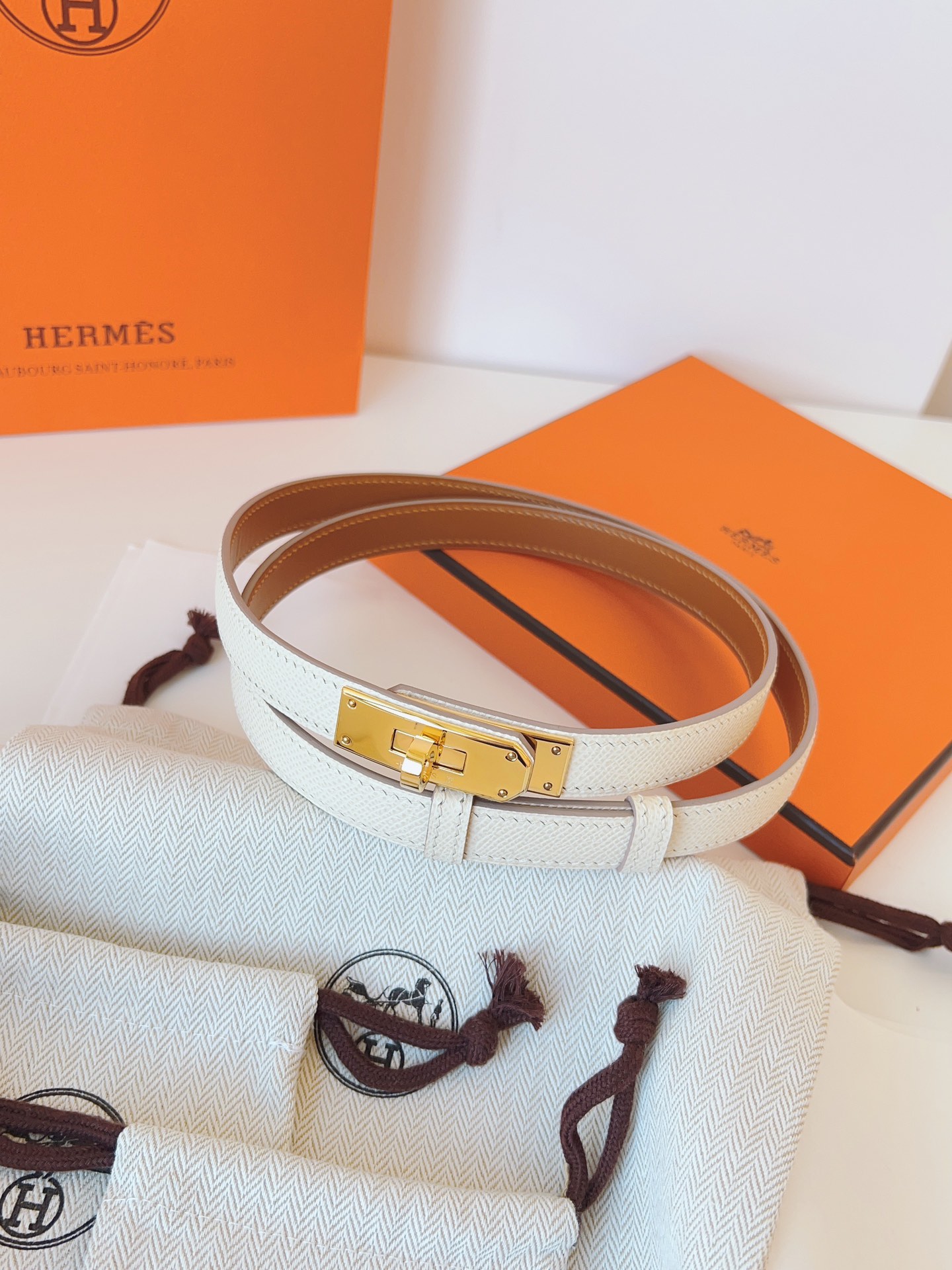 Adjustable size from 60 cm to 100 cm