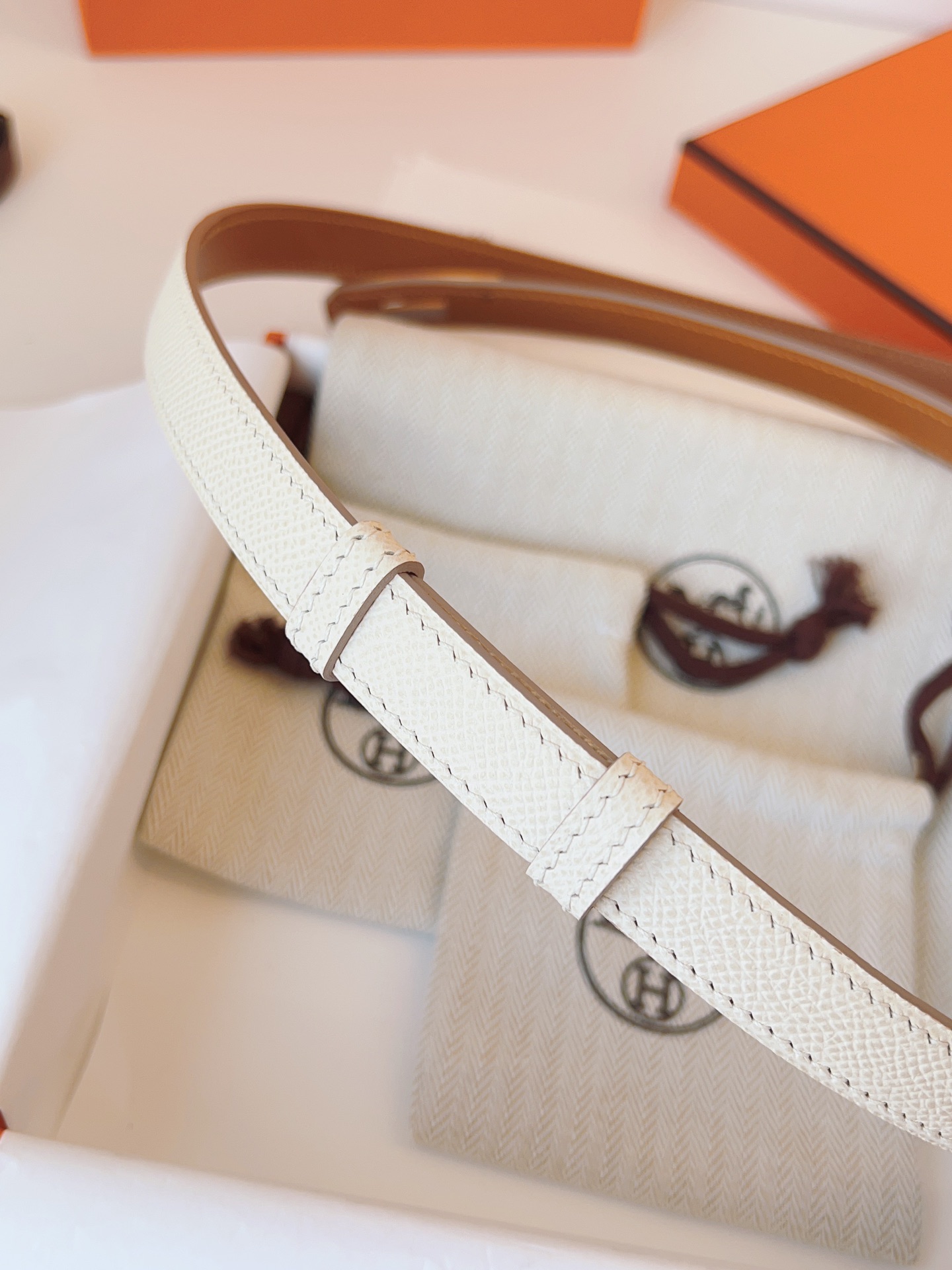 Adjustable size from 60 cm to 100 cm