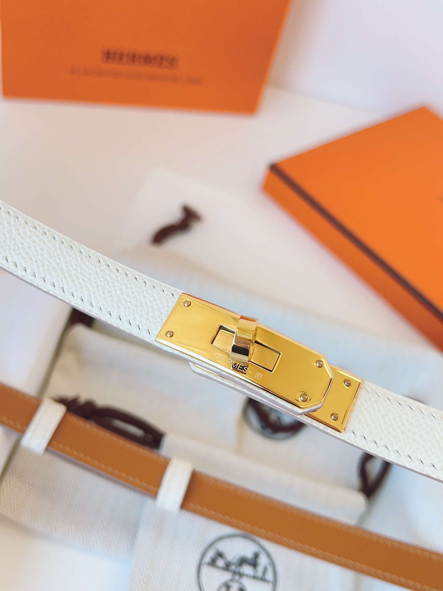 Adjustable size from 60 cm to 100 cm