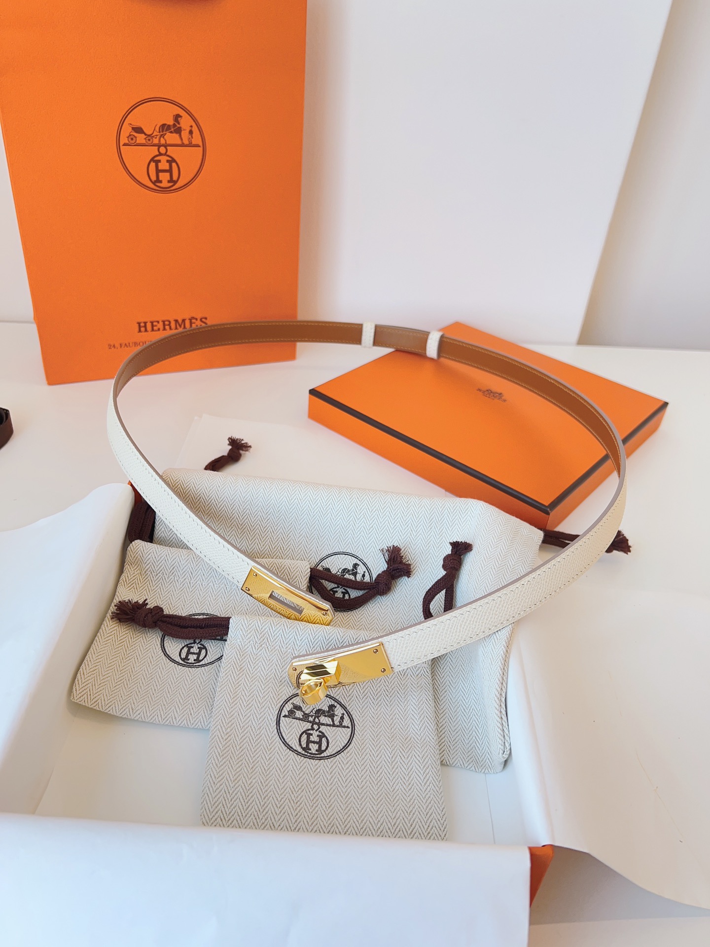 Adjustable size from 60 cm to 100 cm