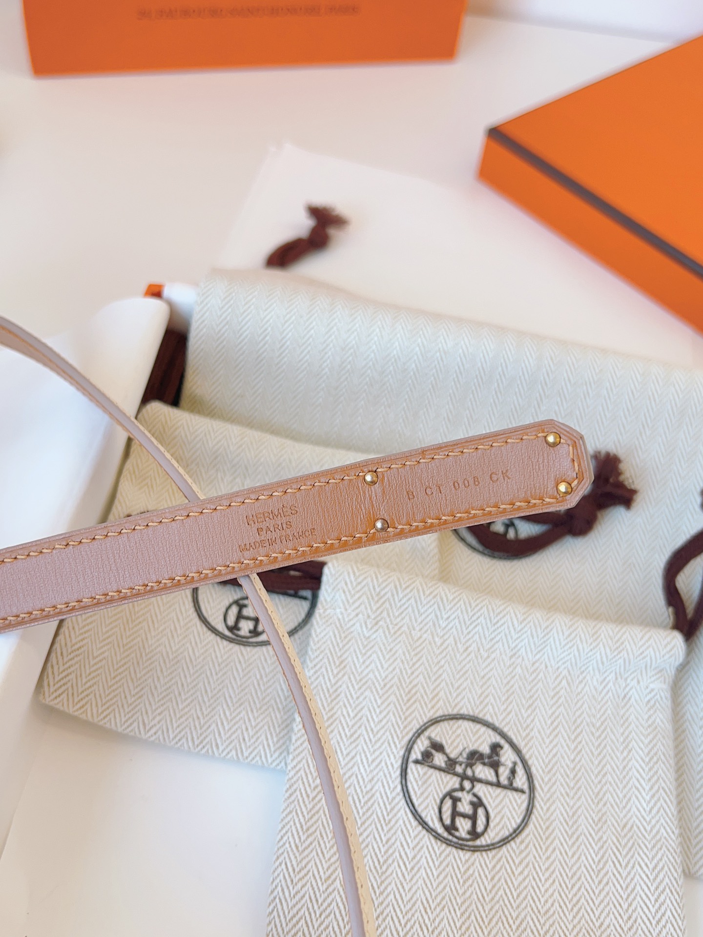 Adjustable size from 60 cm to 100 cm