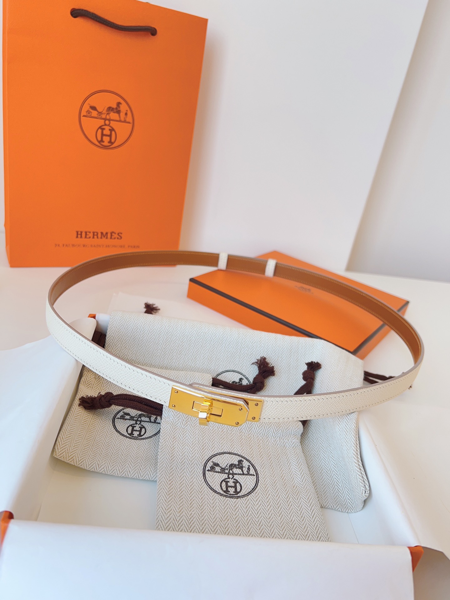 Adjustable size from 60 cm to 100 cm