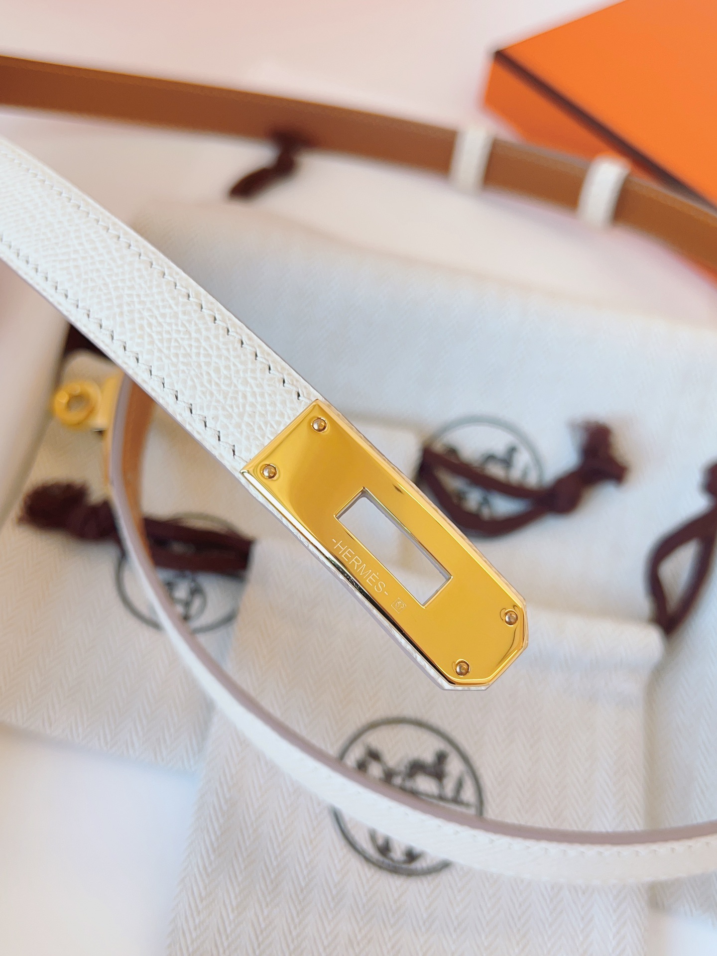 Adjustable size from 60 cm to 100 cm