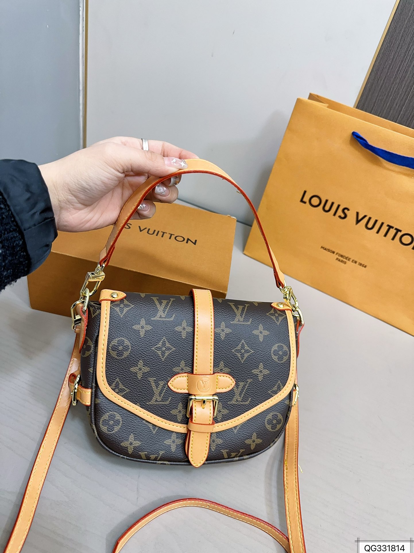 Louis Saumur bb mini bag size: 21 * 17 cm