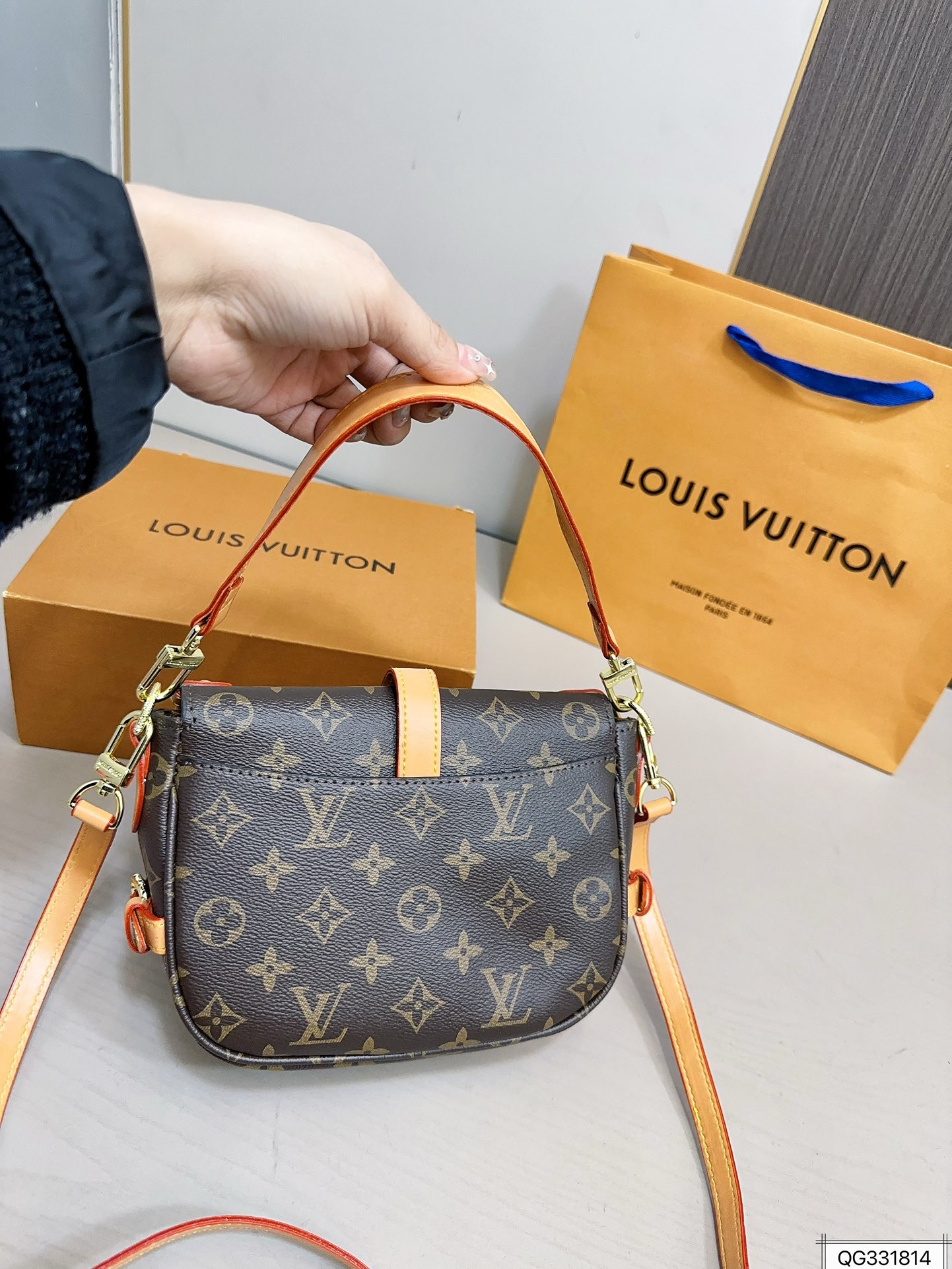 Louis Saumur bb mini bag size: 21 * 17 cm