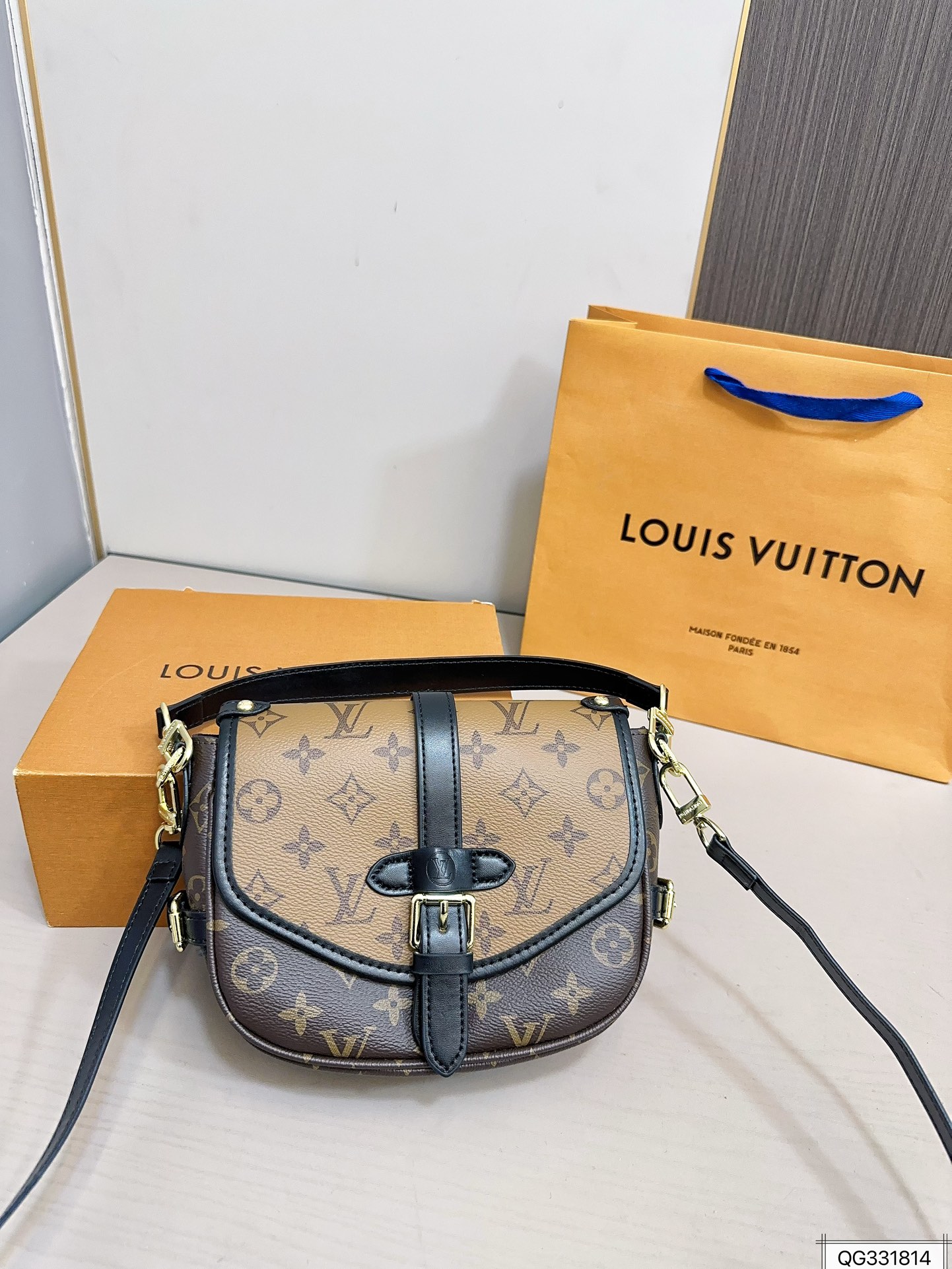 Louis Saumur bb mini bag size: 21 * 17 cm