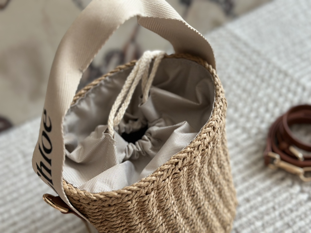 Ch new arrival bucket bag size: 18cm