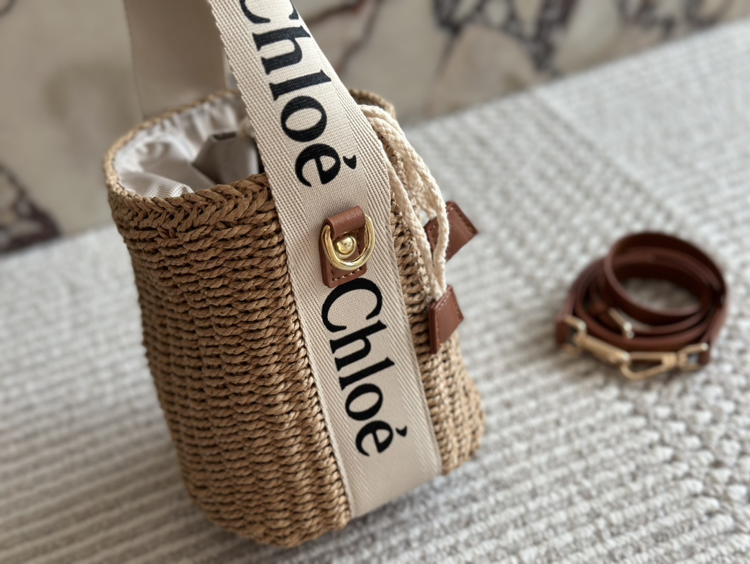 Ch new arrival bucket bag size: 18cm