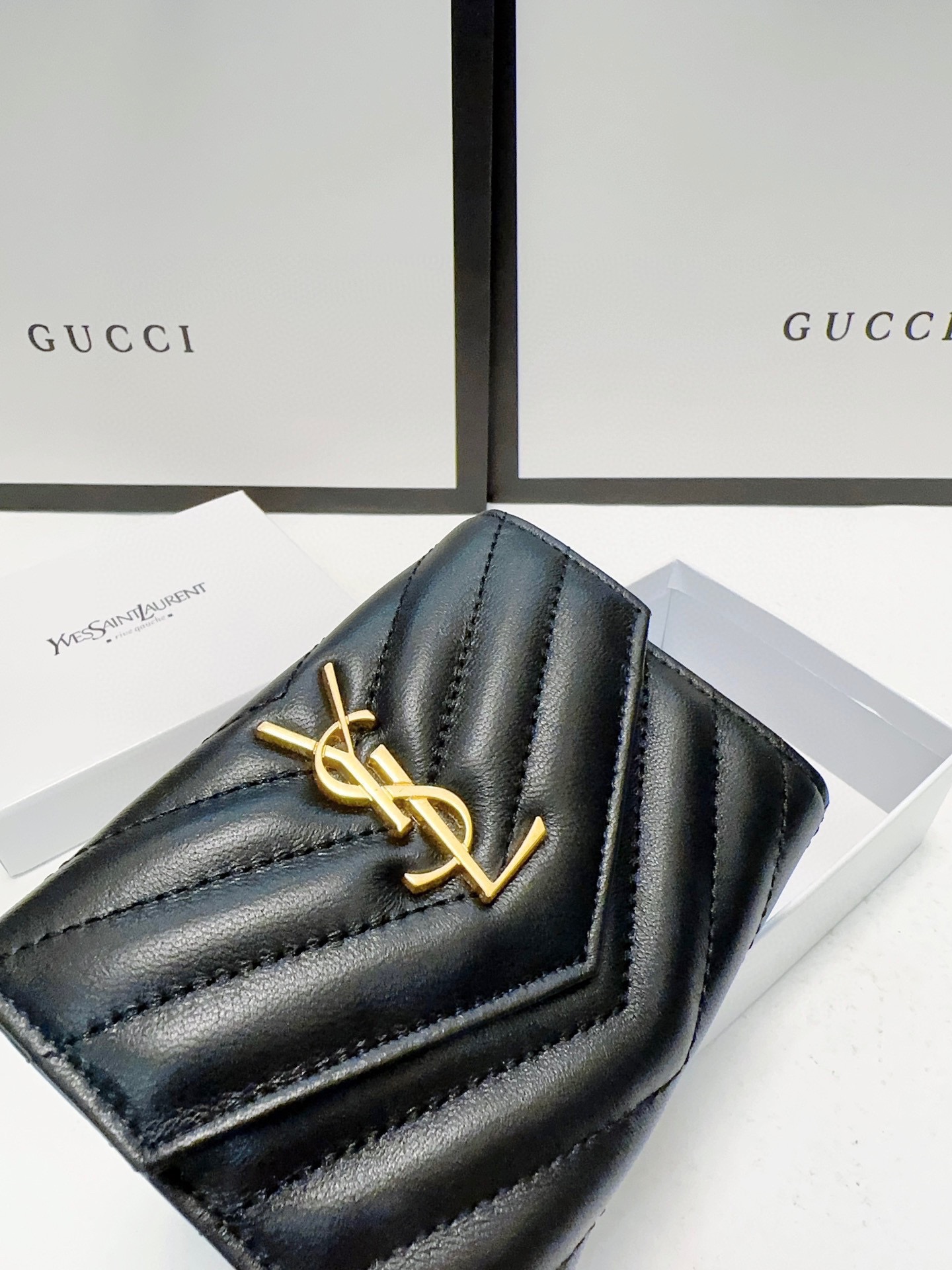 Y new arrival women wallet size: 10x9 cm