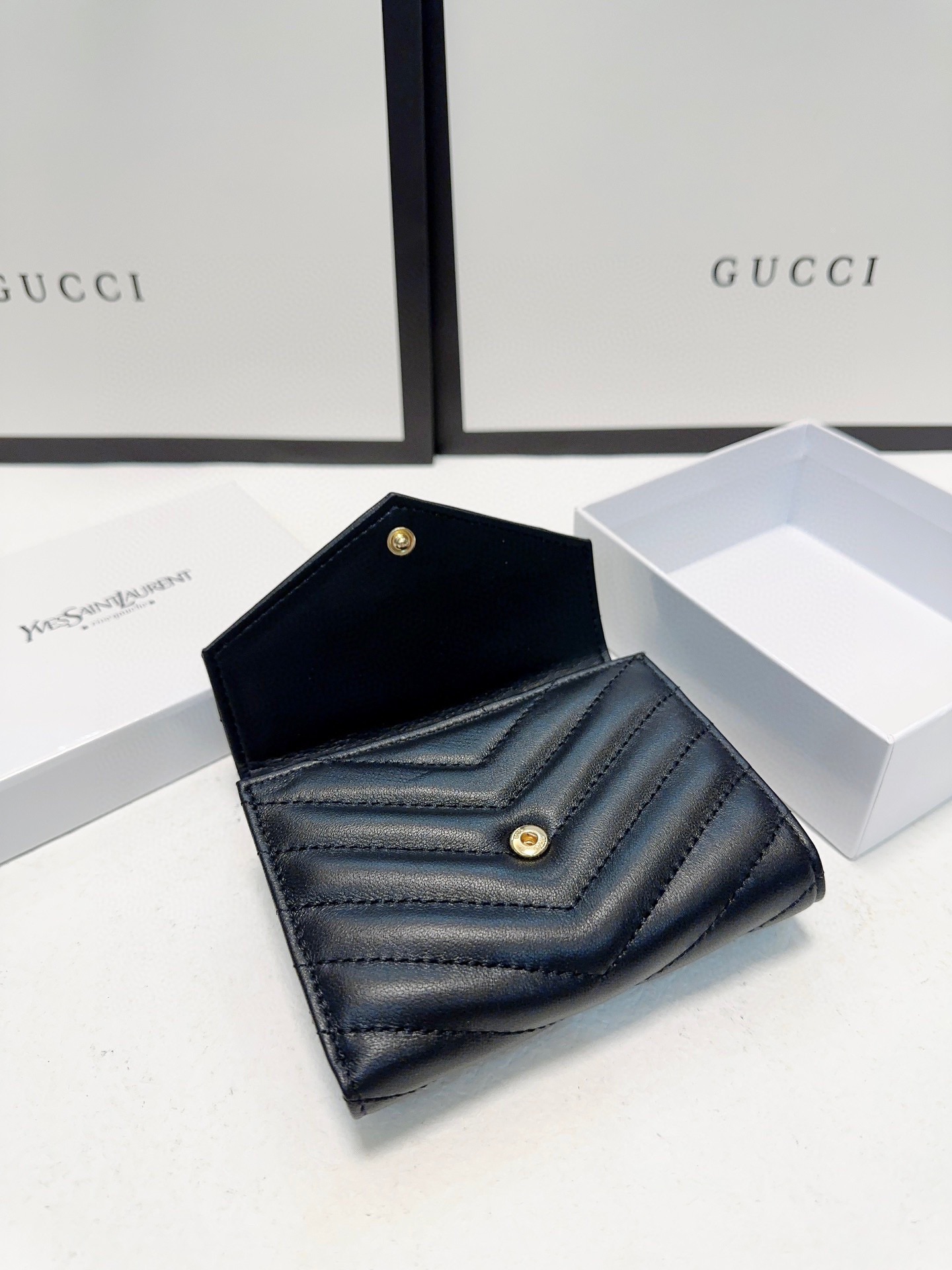 Y new arrival women wallet size: 10x9 cm