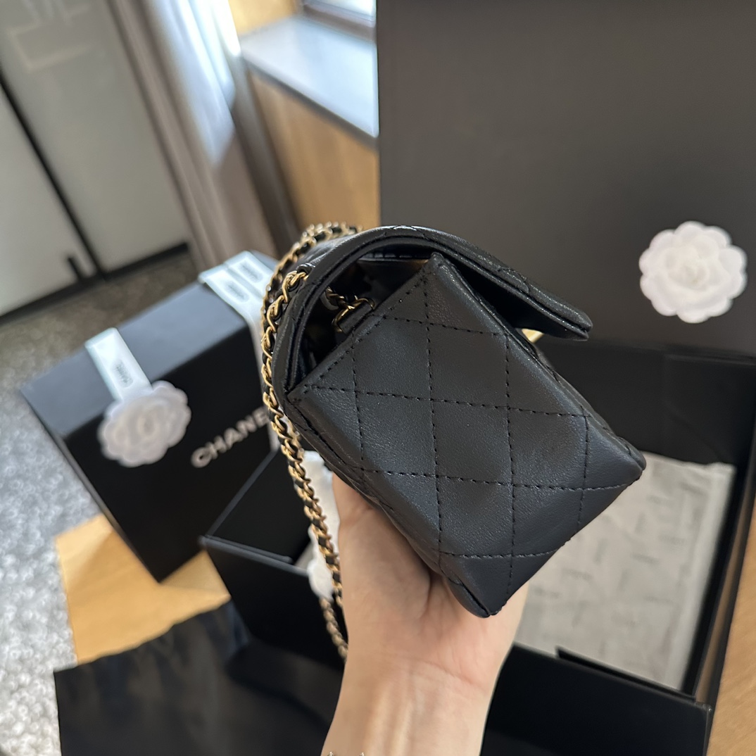 CC new arrival bag size: 20 cm