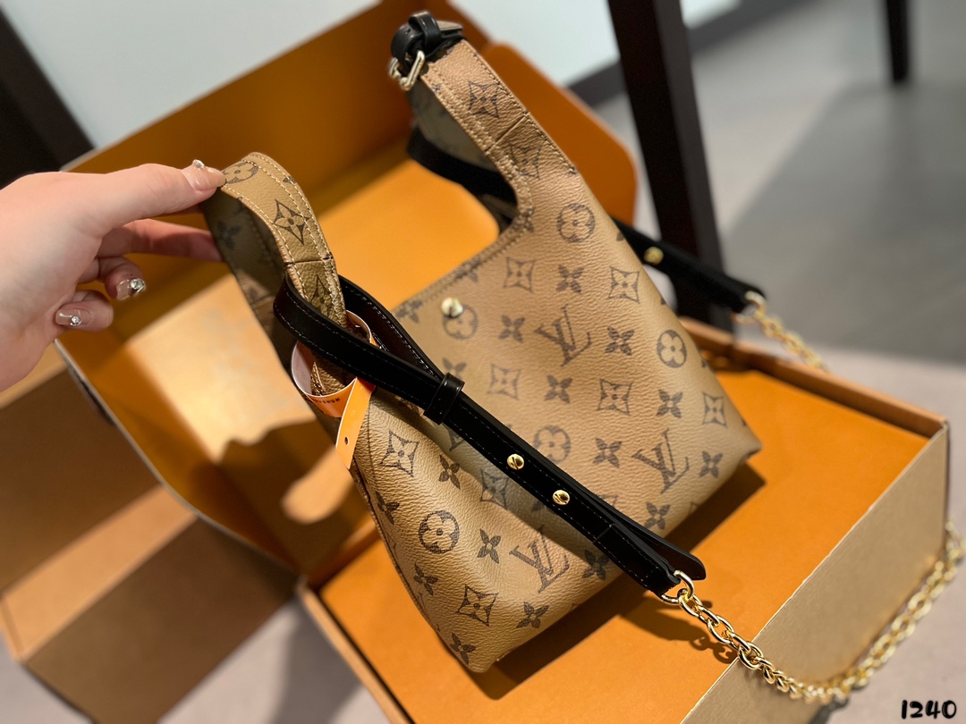 Louis new arrival bag size: 18 * 16cm