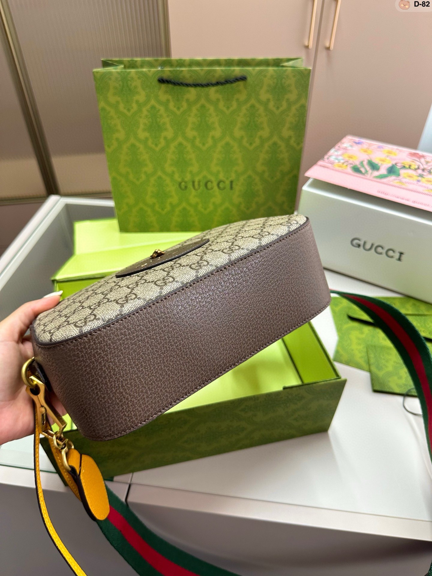 GG Marmont camera bag size: 22*8*15 cm