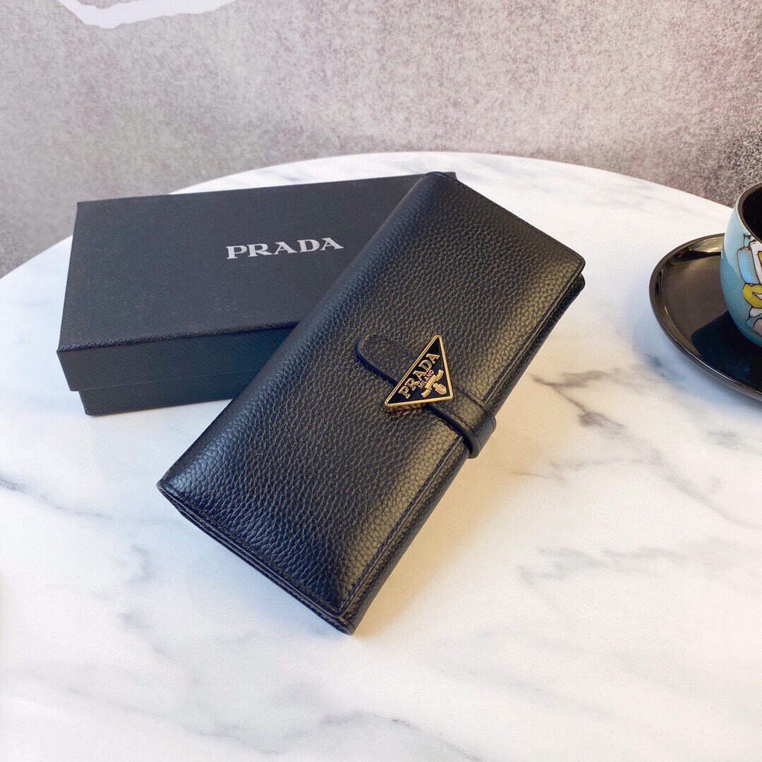 Pra new arrival wallet 01 size: 19x10 cm