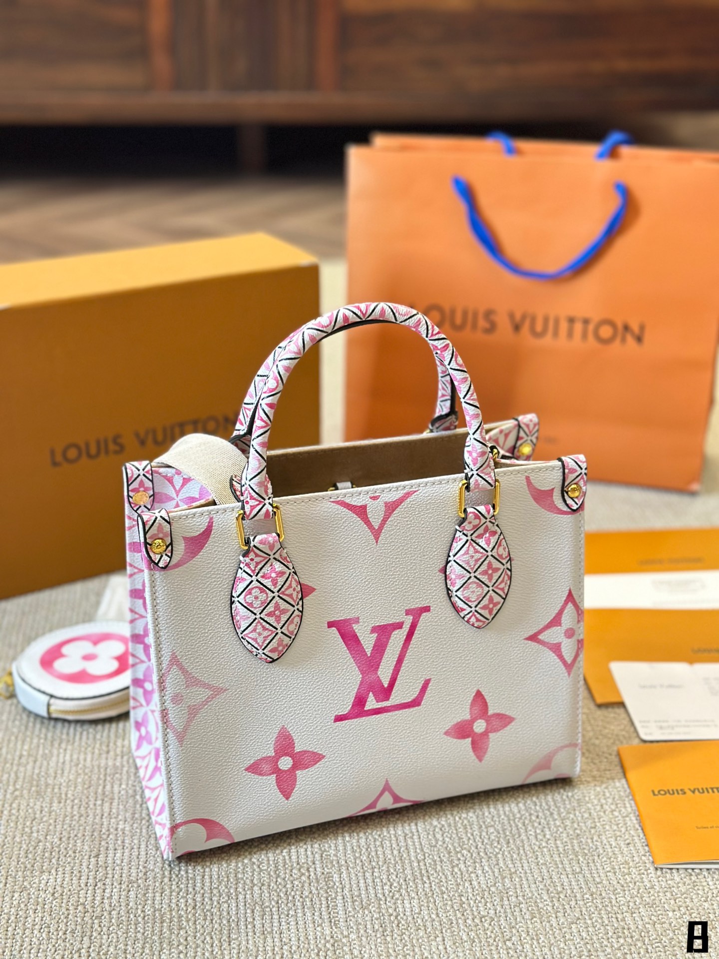 Louis new arrival onthego bag size: 25cm